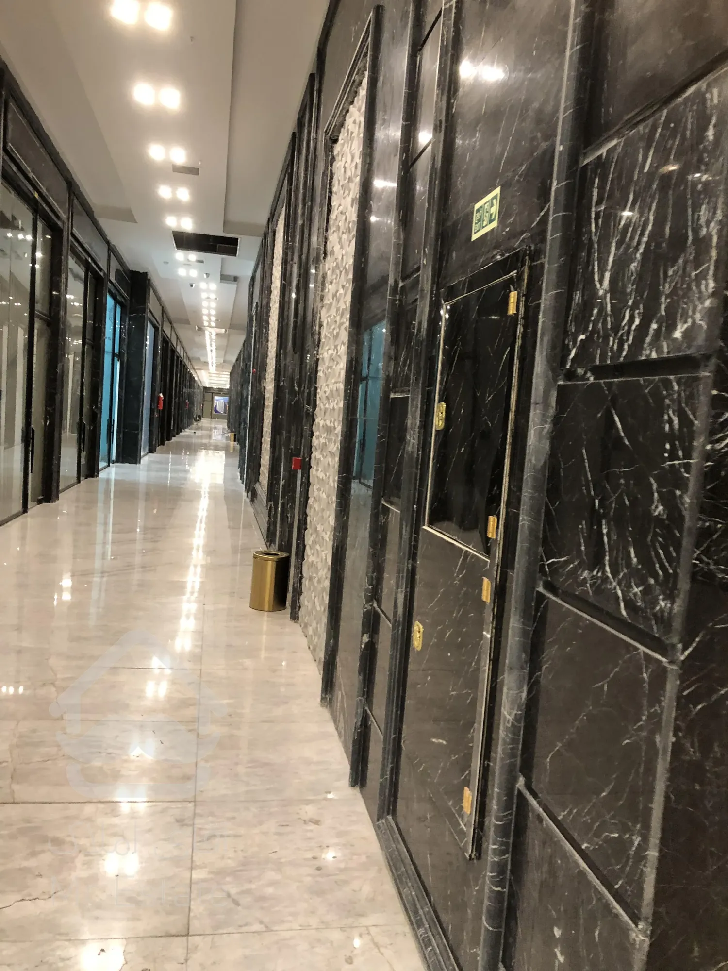 فروش مغازه 23 متری در رونیکا مال پاسداران از دم قسط