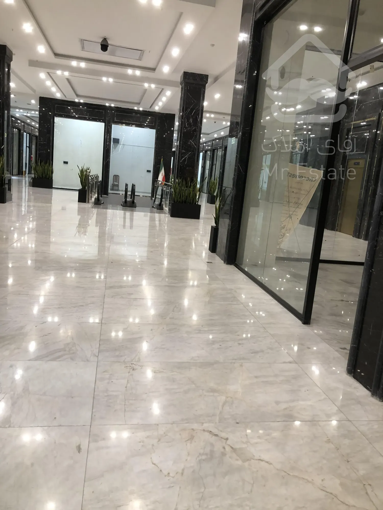 اجاره مغازه لاکچری مناسب همه اصناف در رونیکا مال پاسداران