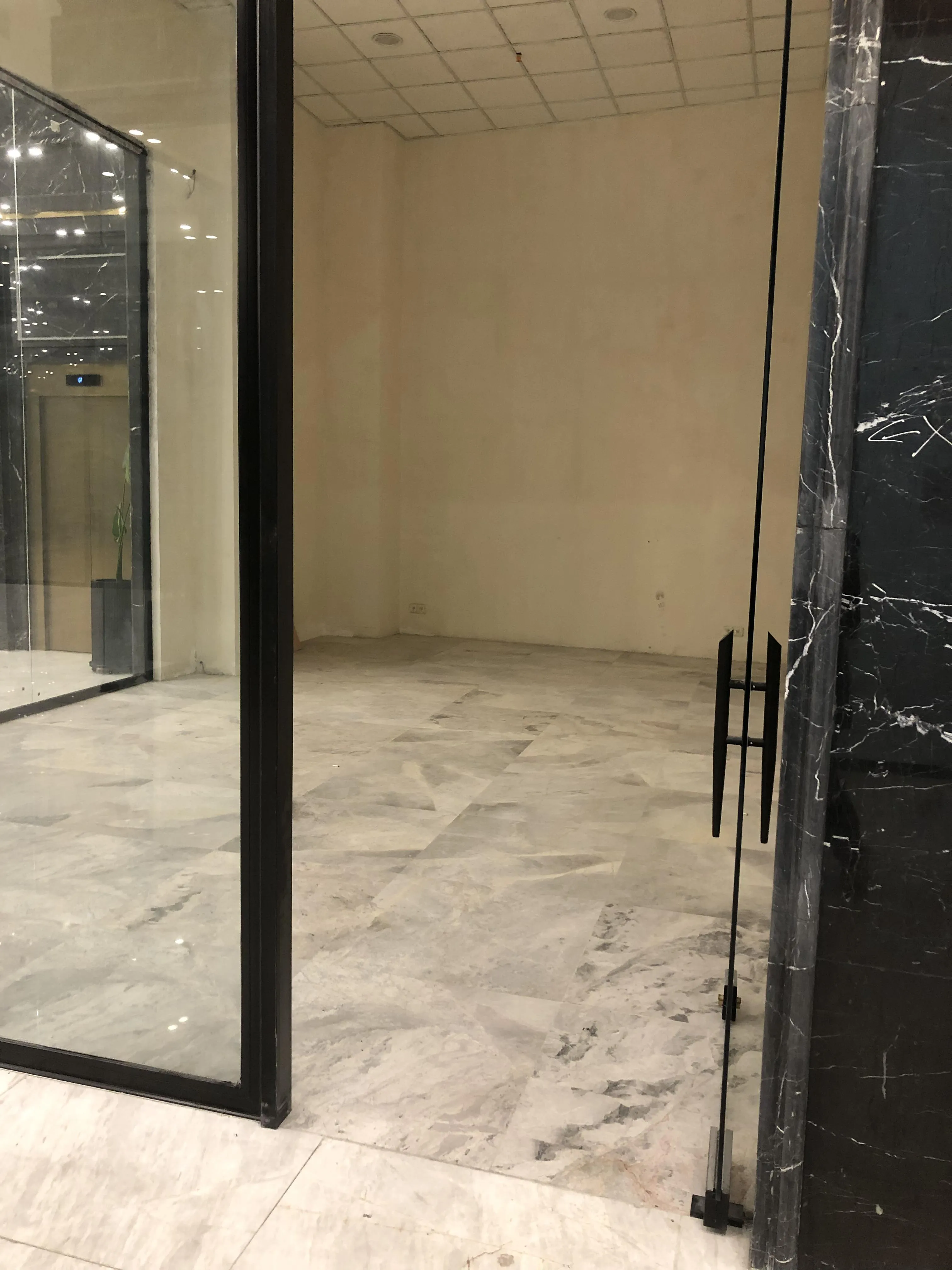 فروش یک باب مغازه لاکچری در رونیکا مال پاسداران