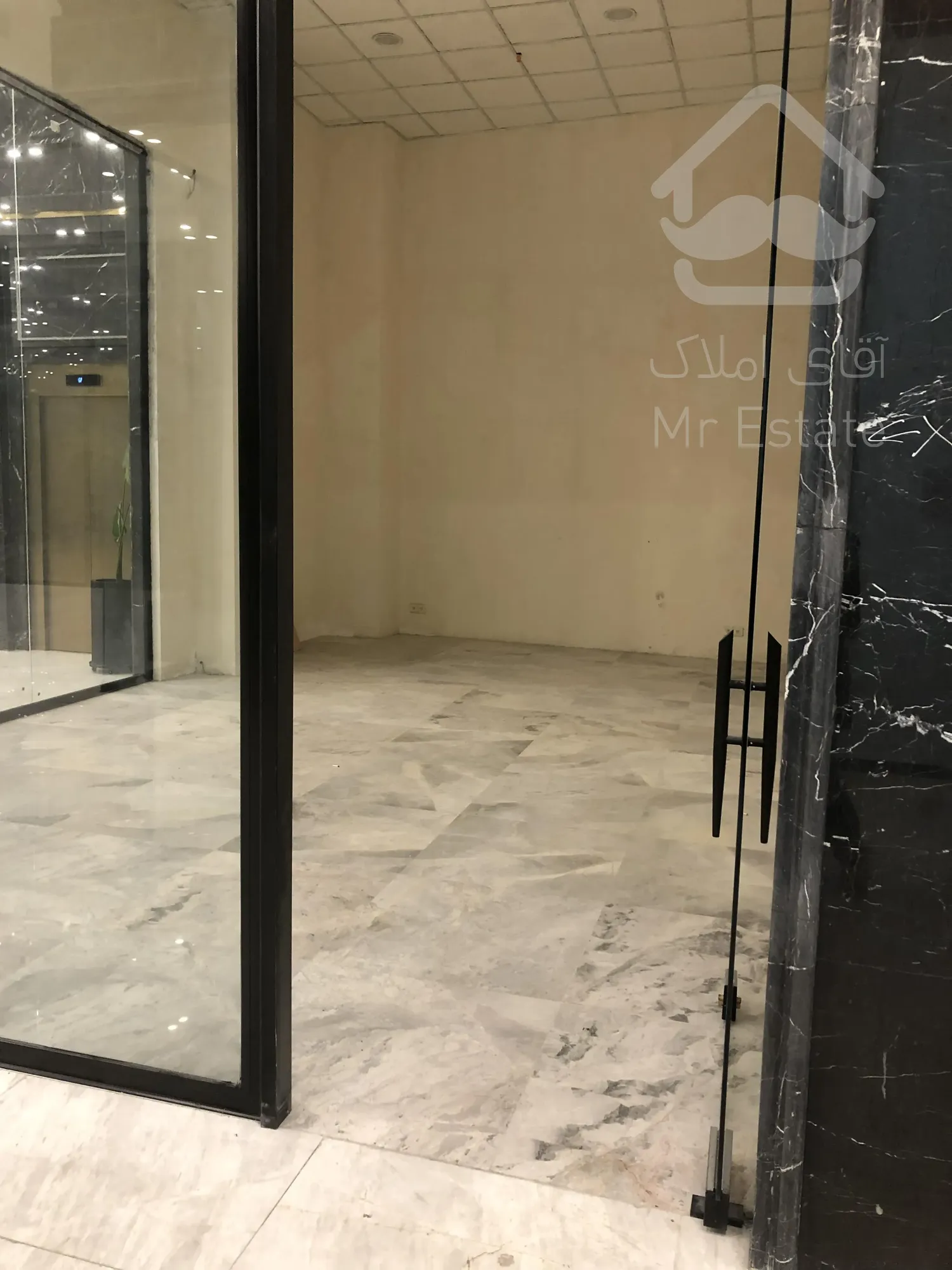 اجاره مغازه 19 متری در رونیکا مال پاسداران مناسب همه اصناف