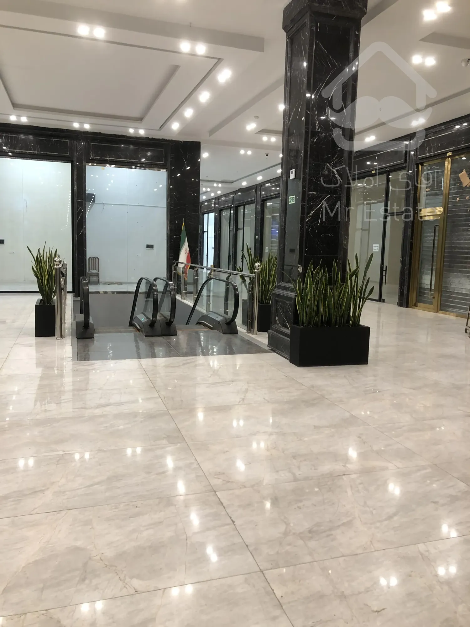 فروش مغازه 69 متر در طبقه همکف رونیکا مال پاسداران