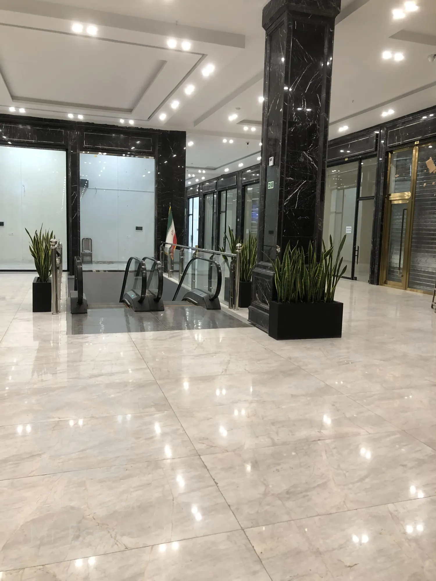 فروش مغازه 36 متری در رونیکا مال پاسداران با شرایط تحویل فوری