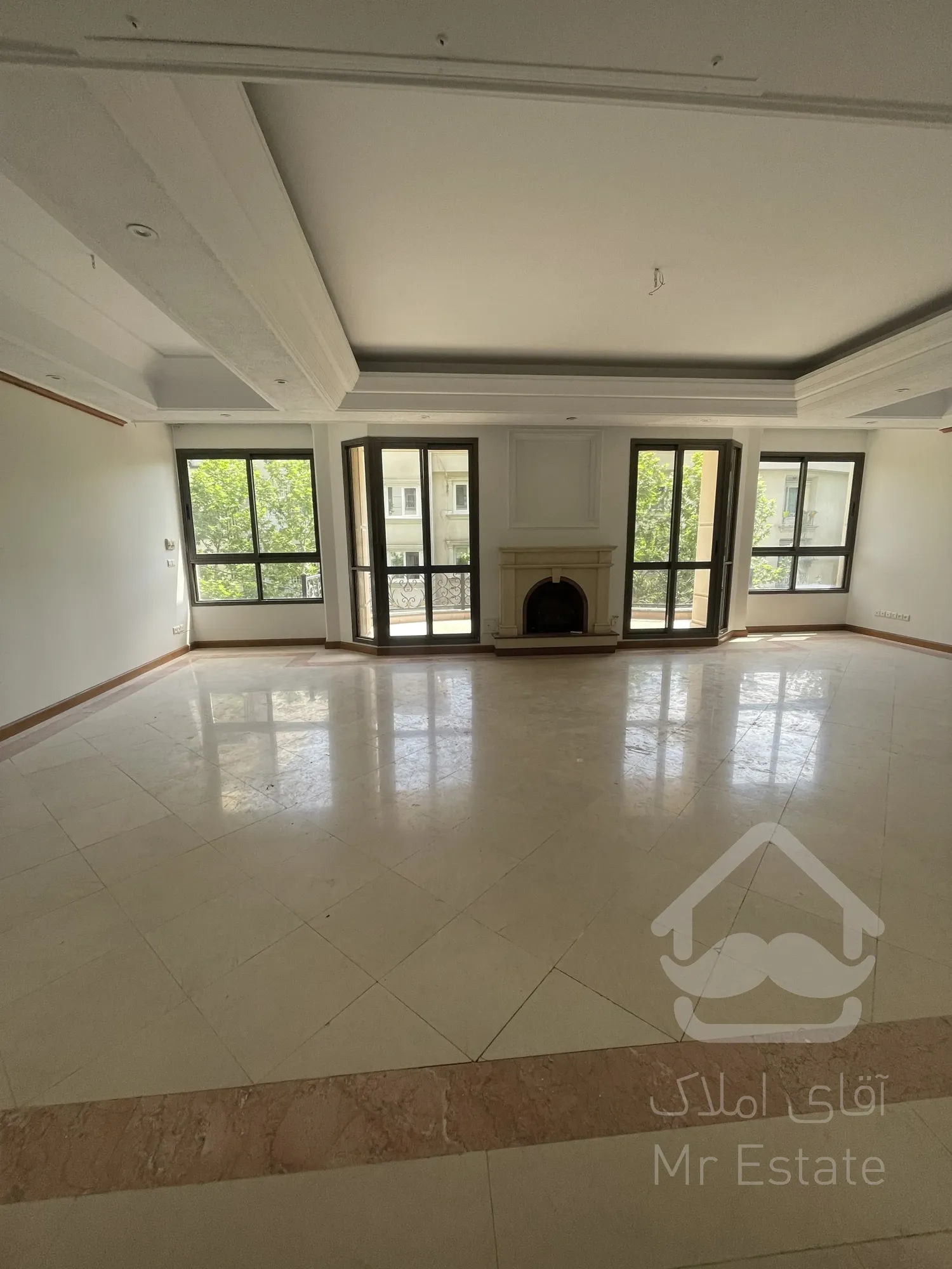 رهن و اجاره آپارتمان٢٤٠متر/فرمانيه/٢پاركينگ باكس