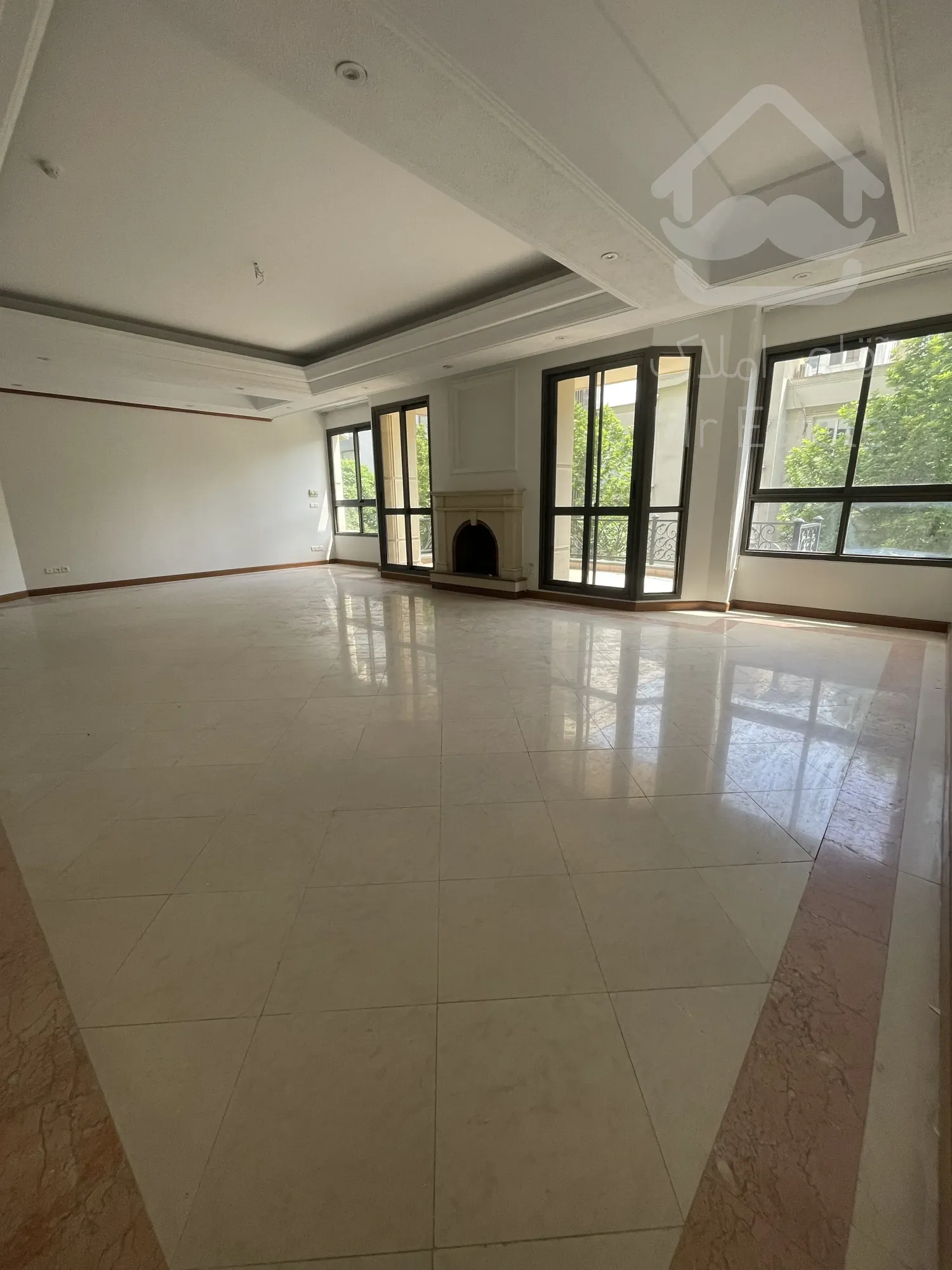 رهن و اجاره آپارتمان ٢٥٠متر فرمانيه/٢پاركينگ باكس