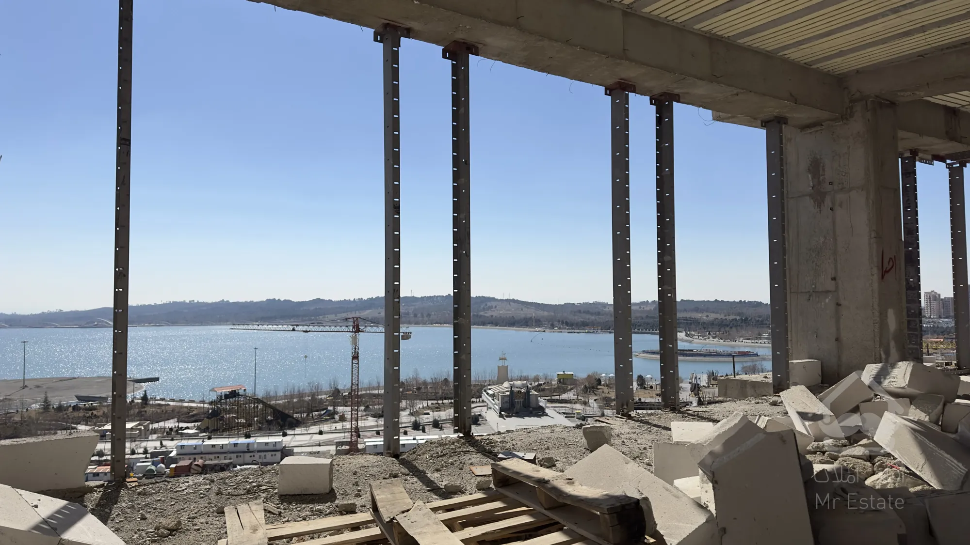 ۱۲۰ متر / ویو ابدی به دریاچه