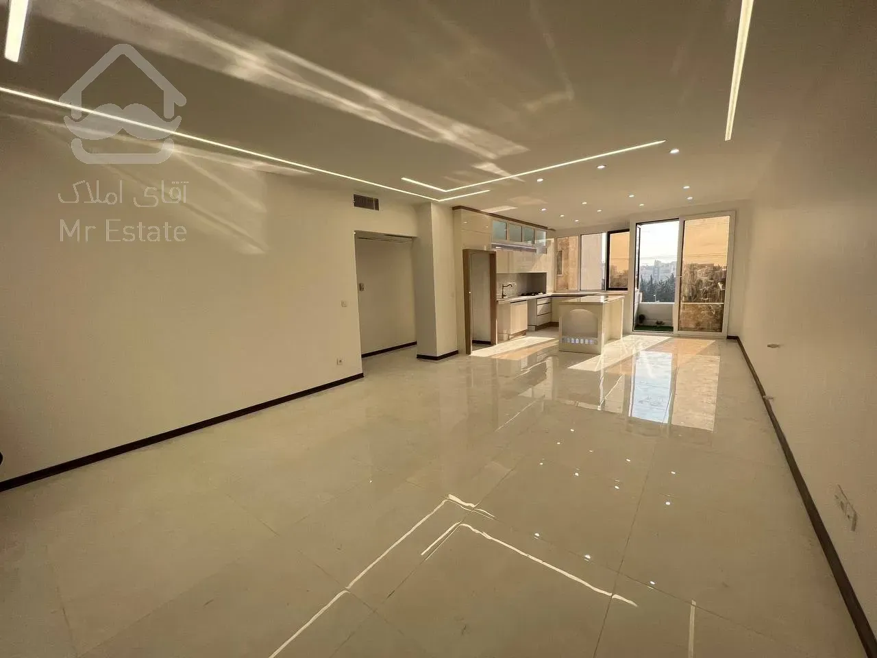 فروش واحد نور مستقیم رو به افتاب زیر قیمت سالن پرده خور