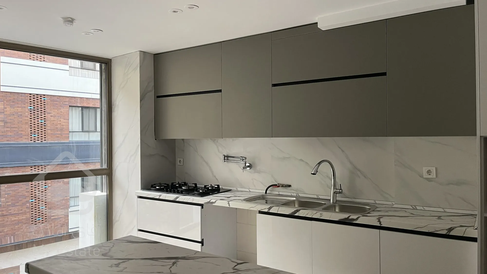 آپارتمان ۱۰۰ متری-خوش نقشه-نیاوران