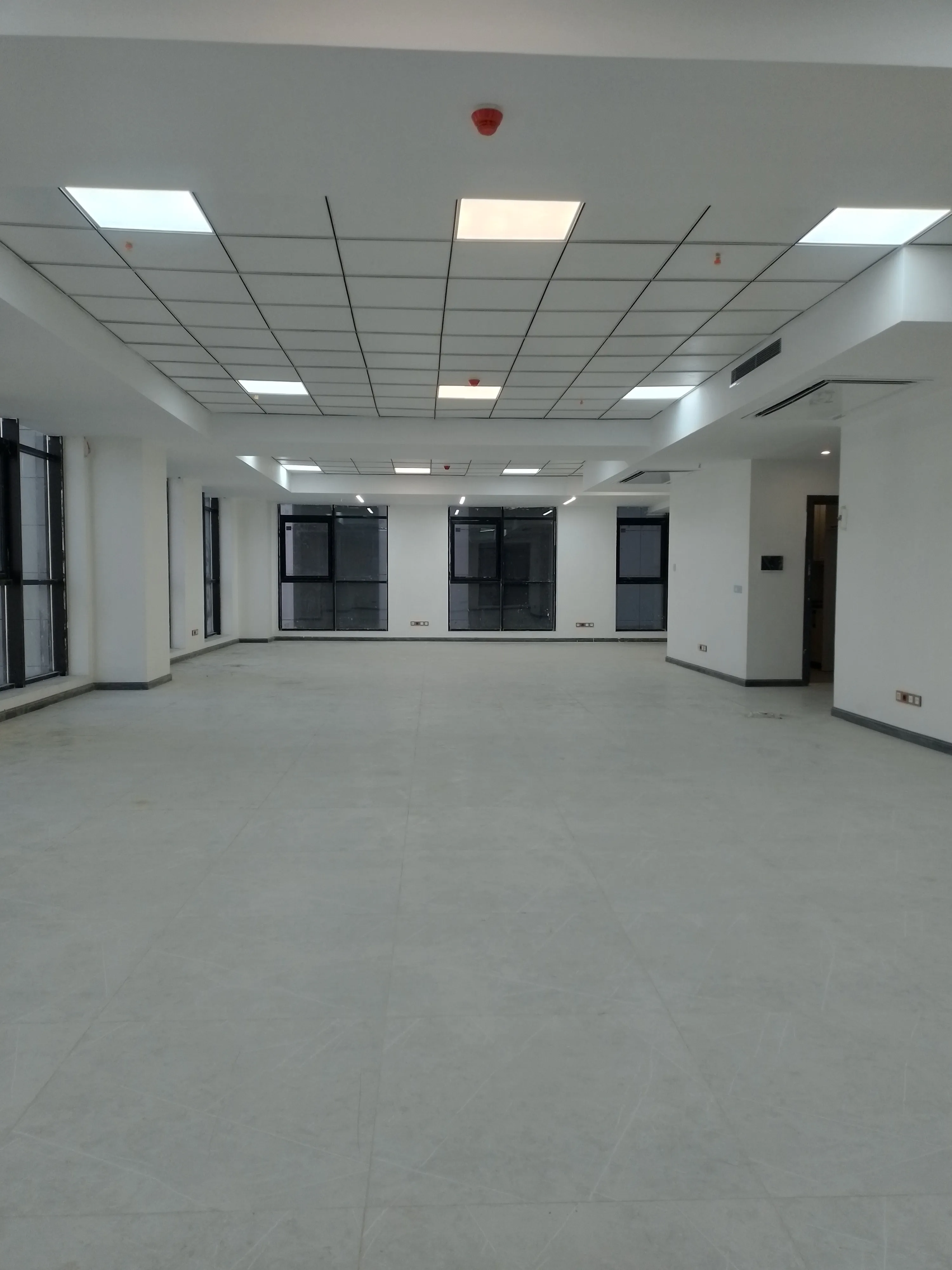 دفتر اداری لاکچری در پونک | فروش در رونیکا پالاس غروی