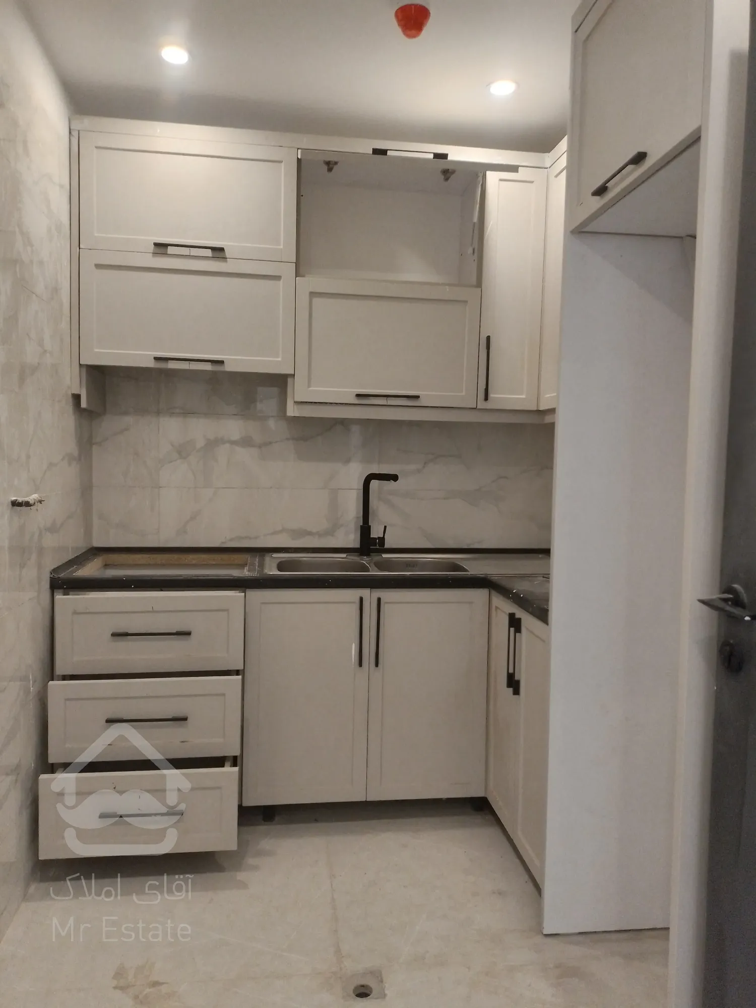 فروش واحد اداری رونیکا مال غروی   تاپ لوکیشن