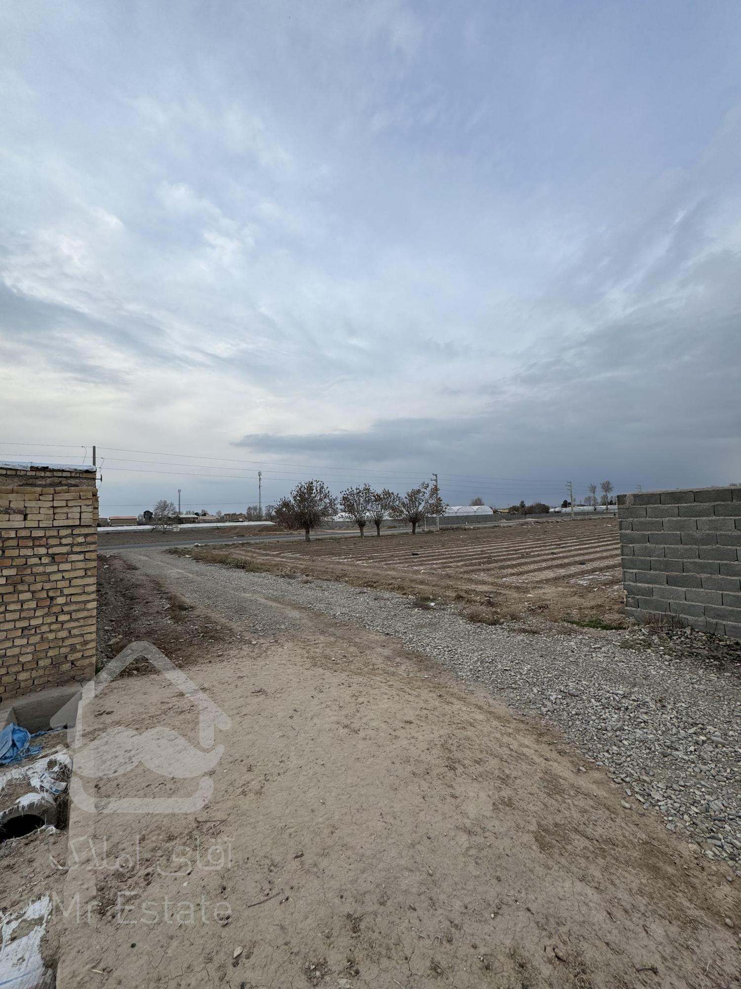 ۴۰۰ متر زمین مناسب باغچه روستای خوش آب و هوا