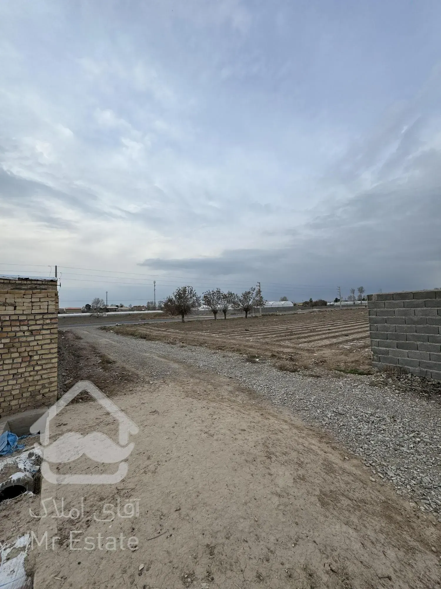 ۴۰۰ متر زمین مناسب باغچه روستای خوش آب و هوا