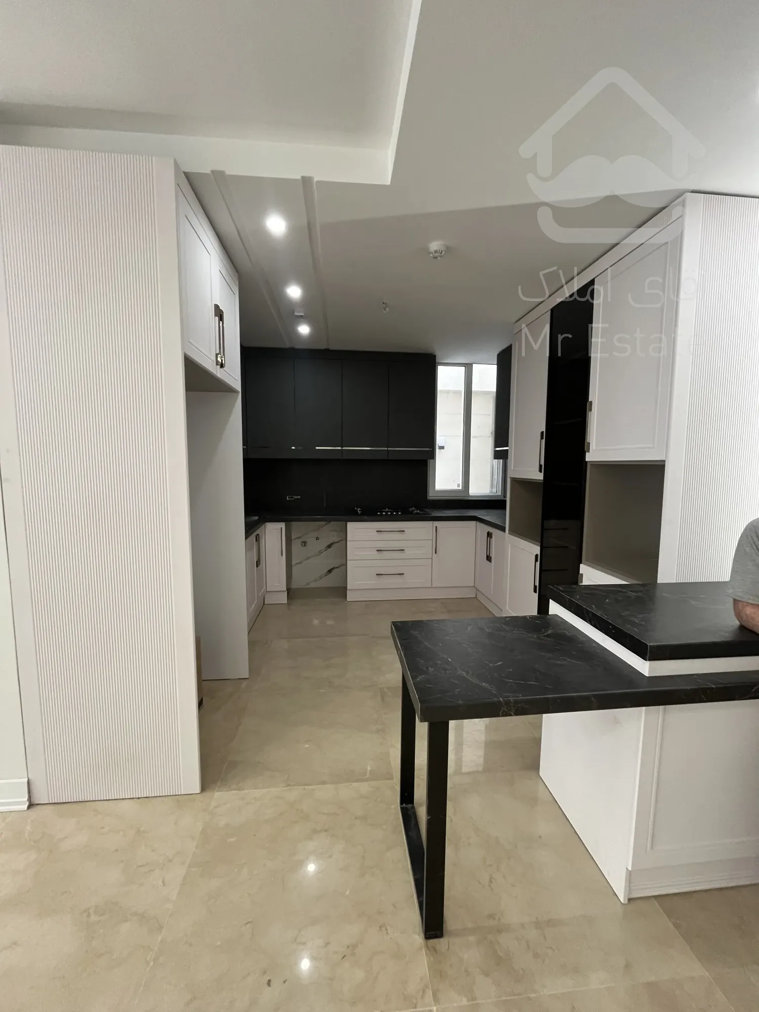 فروس واحد تاپ لوکیشن نور مستقیم لاکچری مدرن