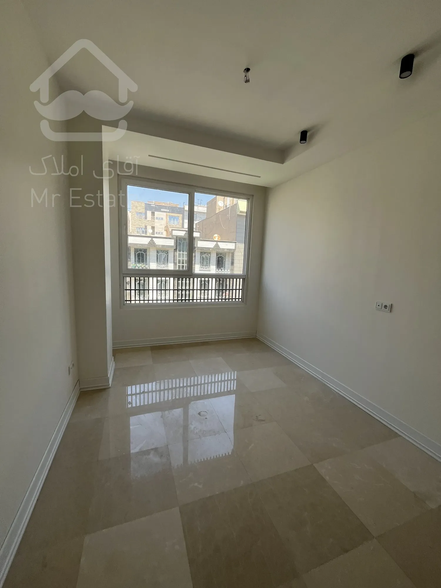 فروس واحد تاپ لوکیشن نور مستقیم زیر قیمت