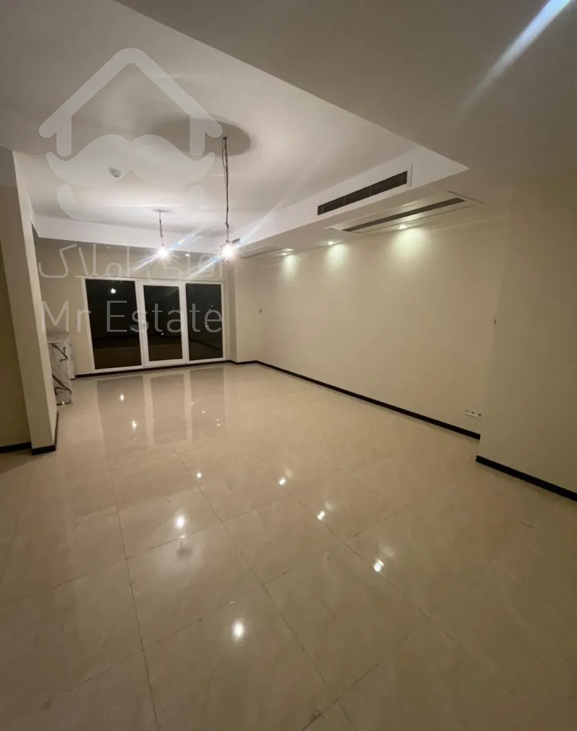 ۹۰متری چیتگر/ ایران مال/ تهاتر با آپارتمان