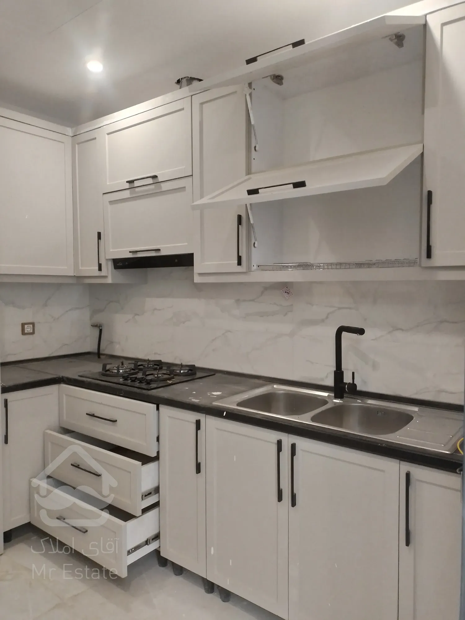 فروش اداری 82متر در پونک/دارای سند تک برگ اداری و پارکینگ/مجهز به سیستم تمام هوشمند