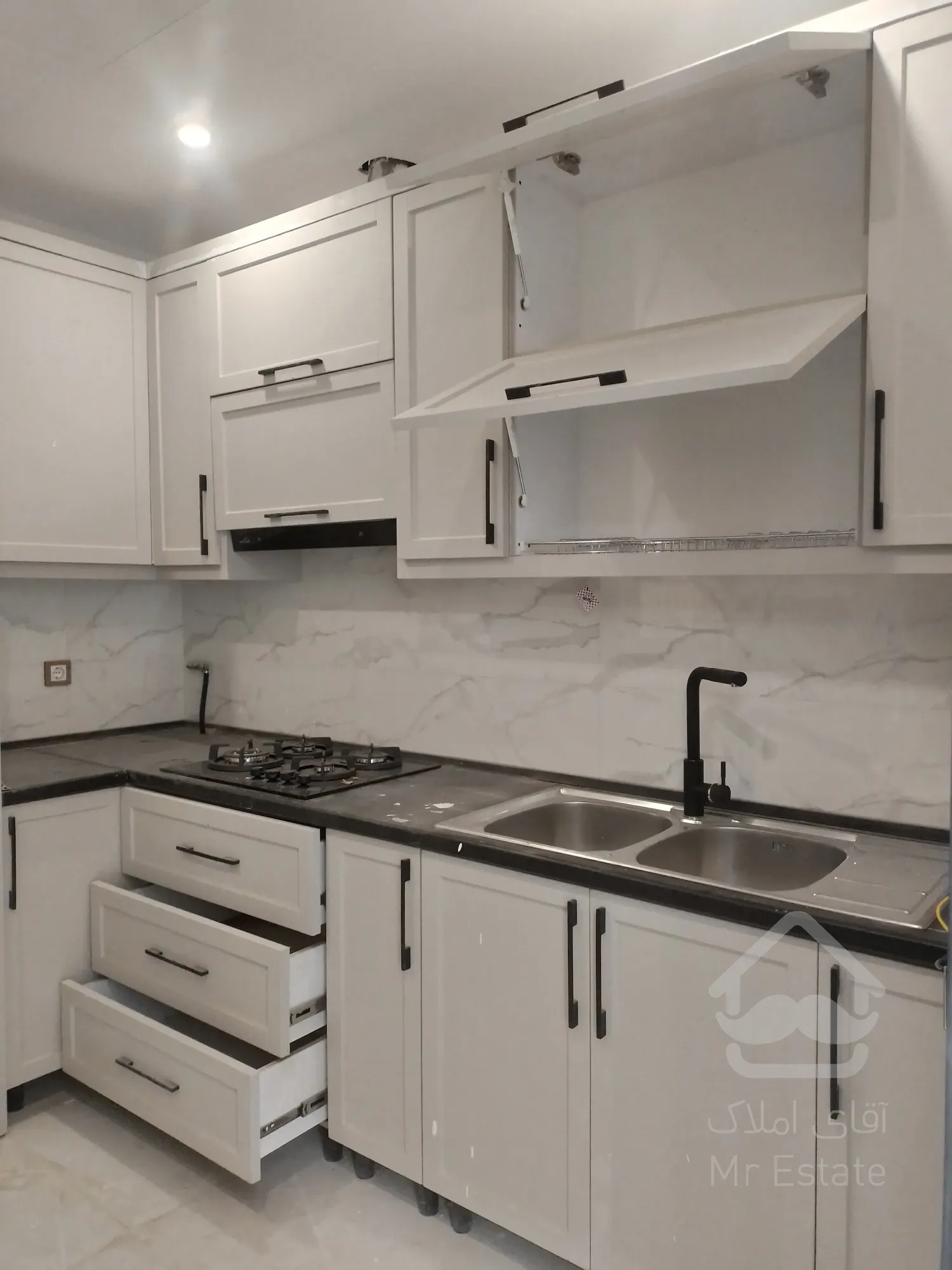 فروش اداری در پونک/169متر/سیستم تمام هوشمند/سند تک برگ  اداری/دسترسی24ساعته به واحد