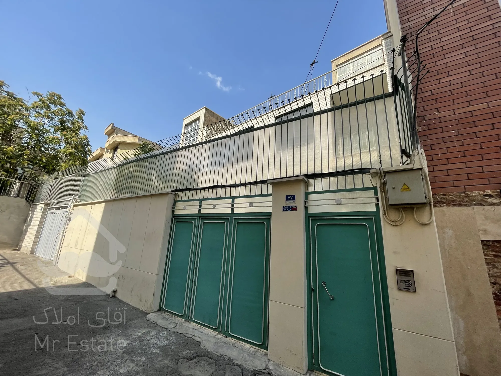 مستغلات دربستی۳۰۰ متر بنا در ۳طبقه/مسکونی و مشاغل