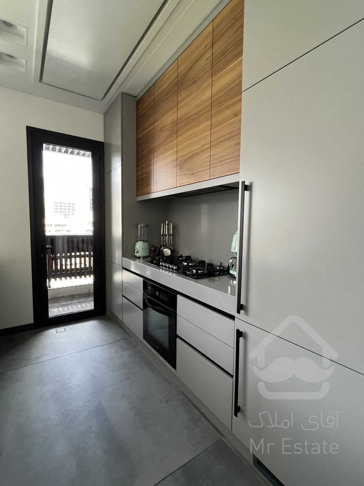 شمال جردن/۹۰ متر/نوساز/شیک و مدرن