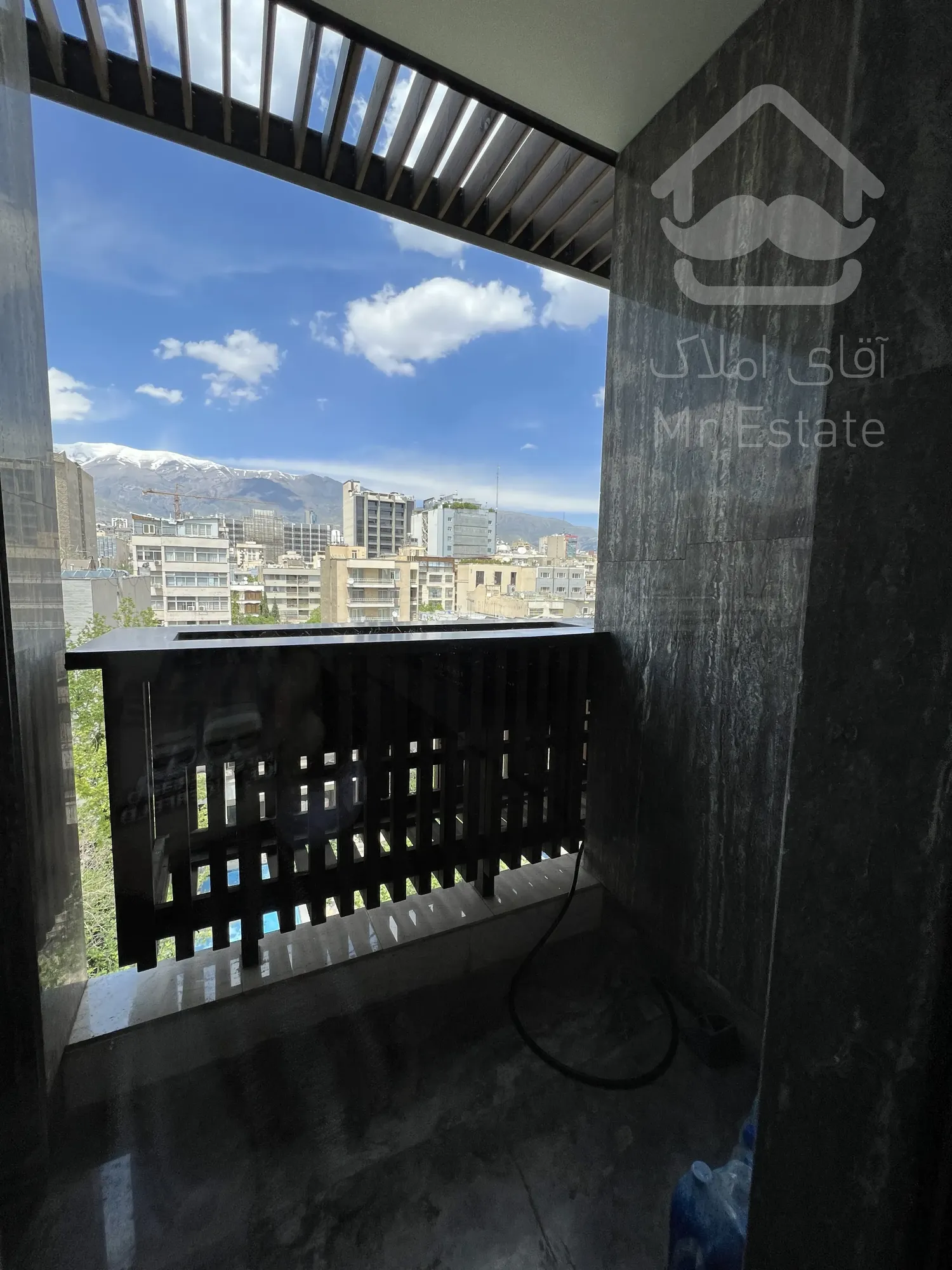 شمال جردن/۹۰ متر/نوساز/شیک و مدرن