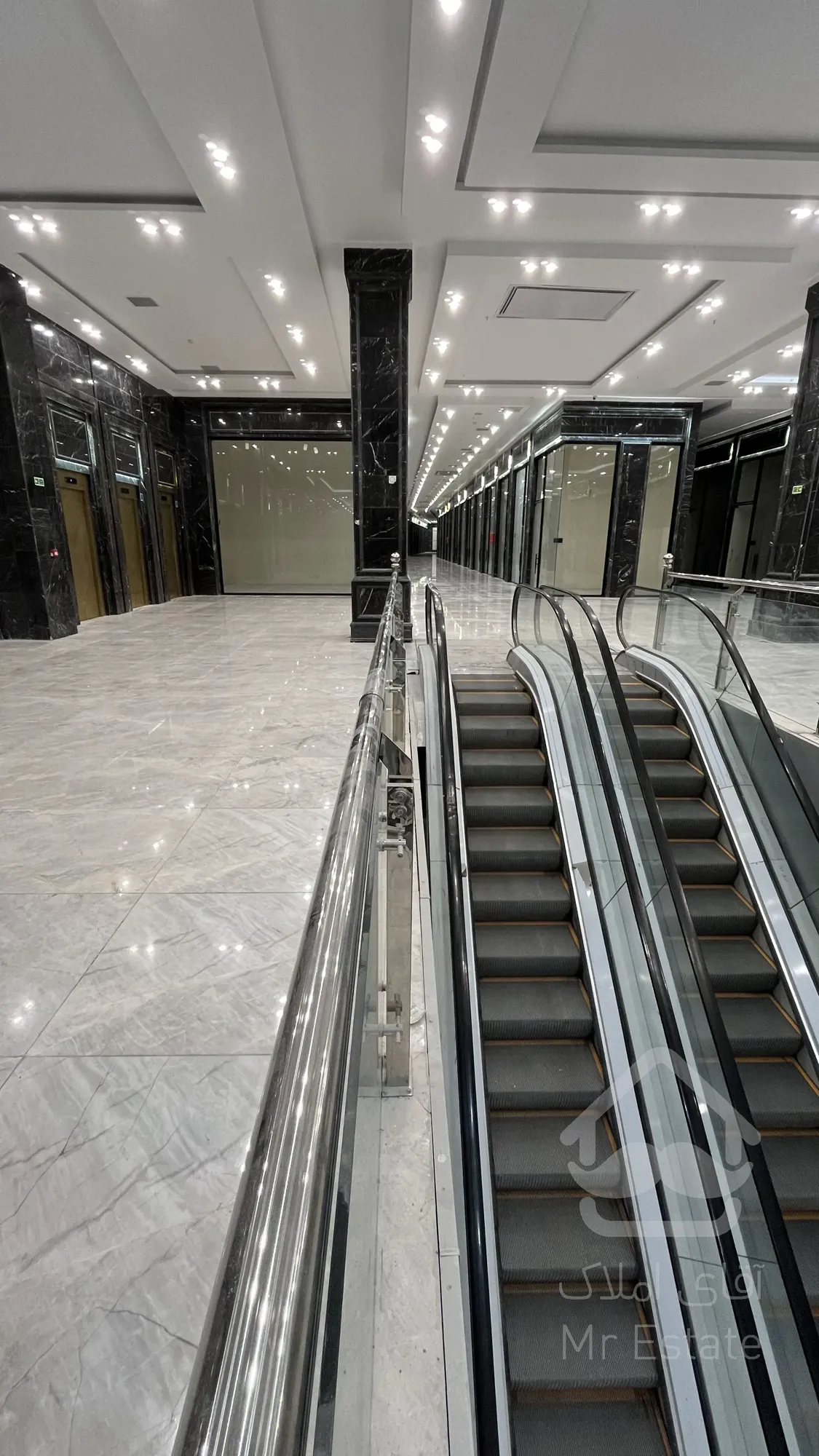 فروش و اجاره واحد 20متر تجاری در رونیکامال هروی /بصورت اقساط /دسترسی عالی به مترو و پاخور عالی