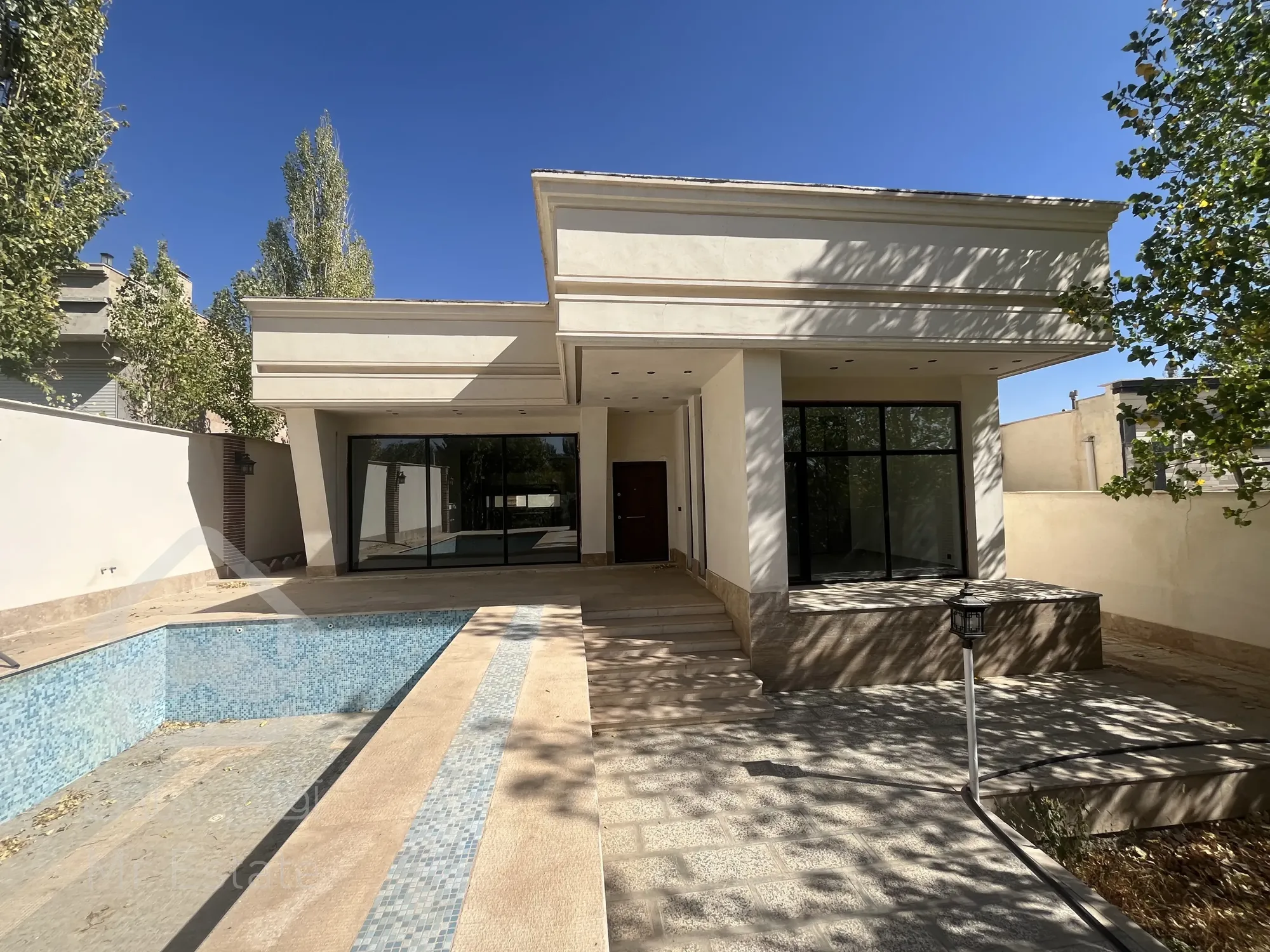 فروش ویلا ۱۲۰۰ متری