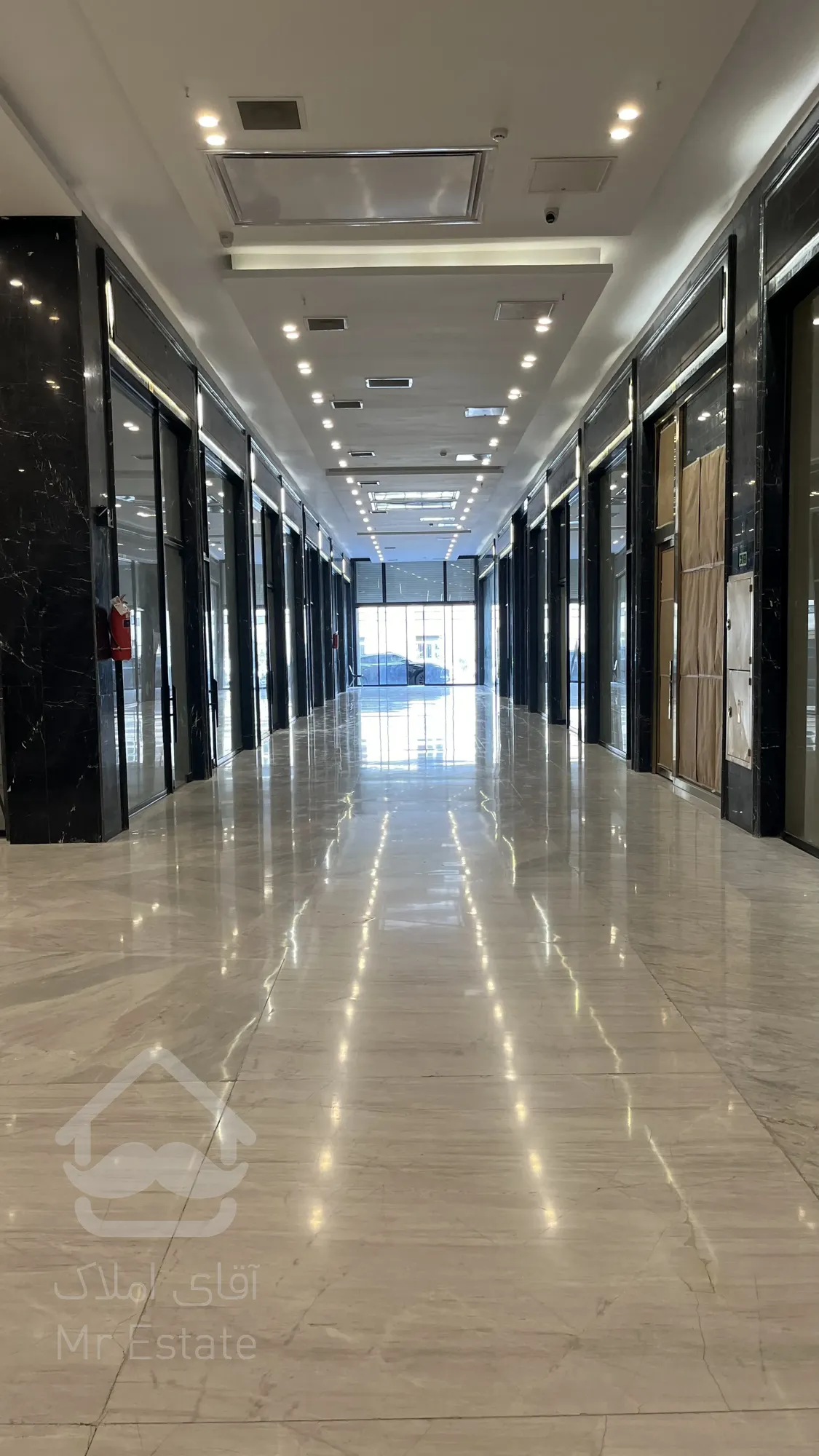 فروش تجاری در رونیکامال هروی/20متر با موقعیت عالی