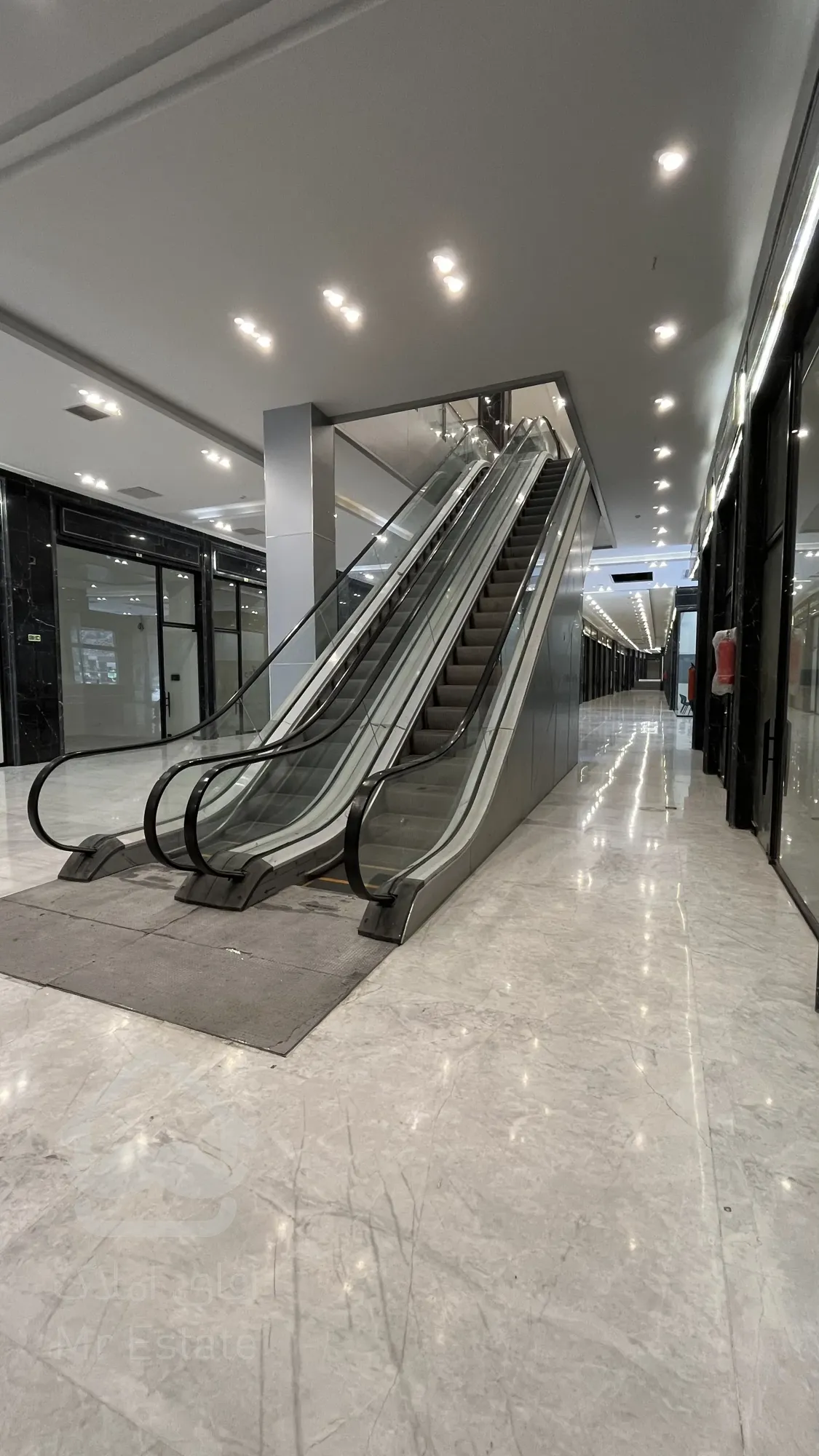 فروش تجاری  در هروی 24متر بصورت اقساط 12ماهه/در رونیکامال تجاری/پاخور عالی/جنب مترو