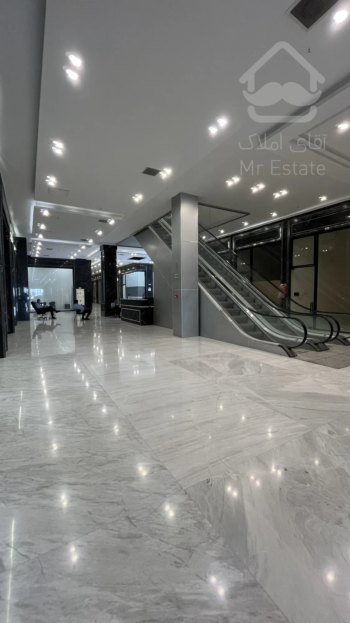 مدرن، متفاوت  رونیکا مال هروی🎯