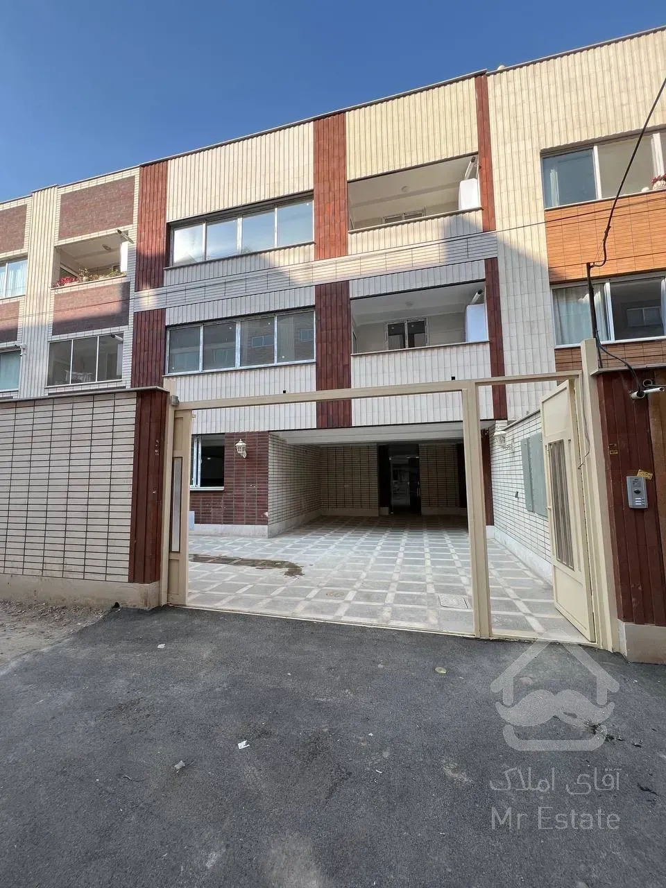 سه طبقه ویلایی