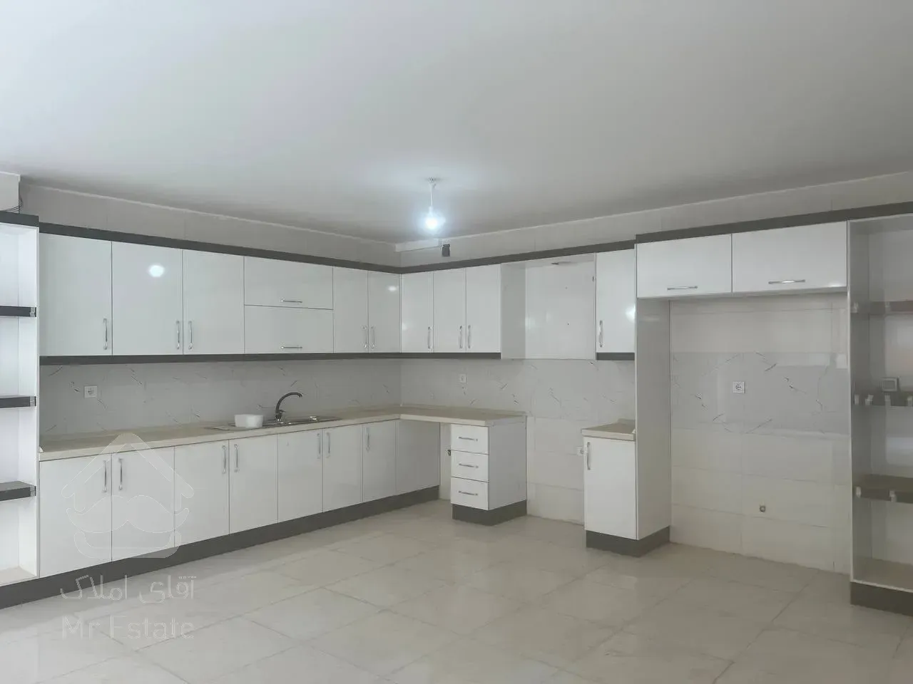 سه طبقه ویلایی