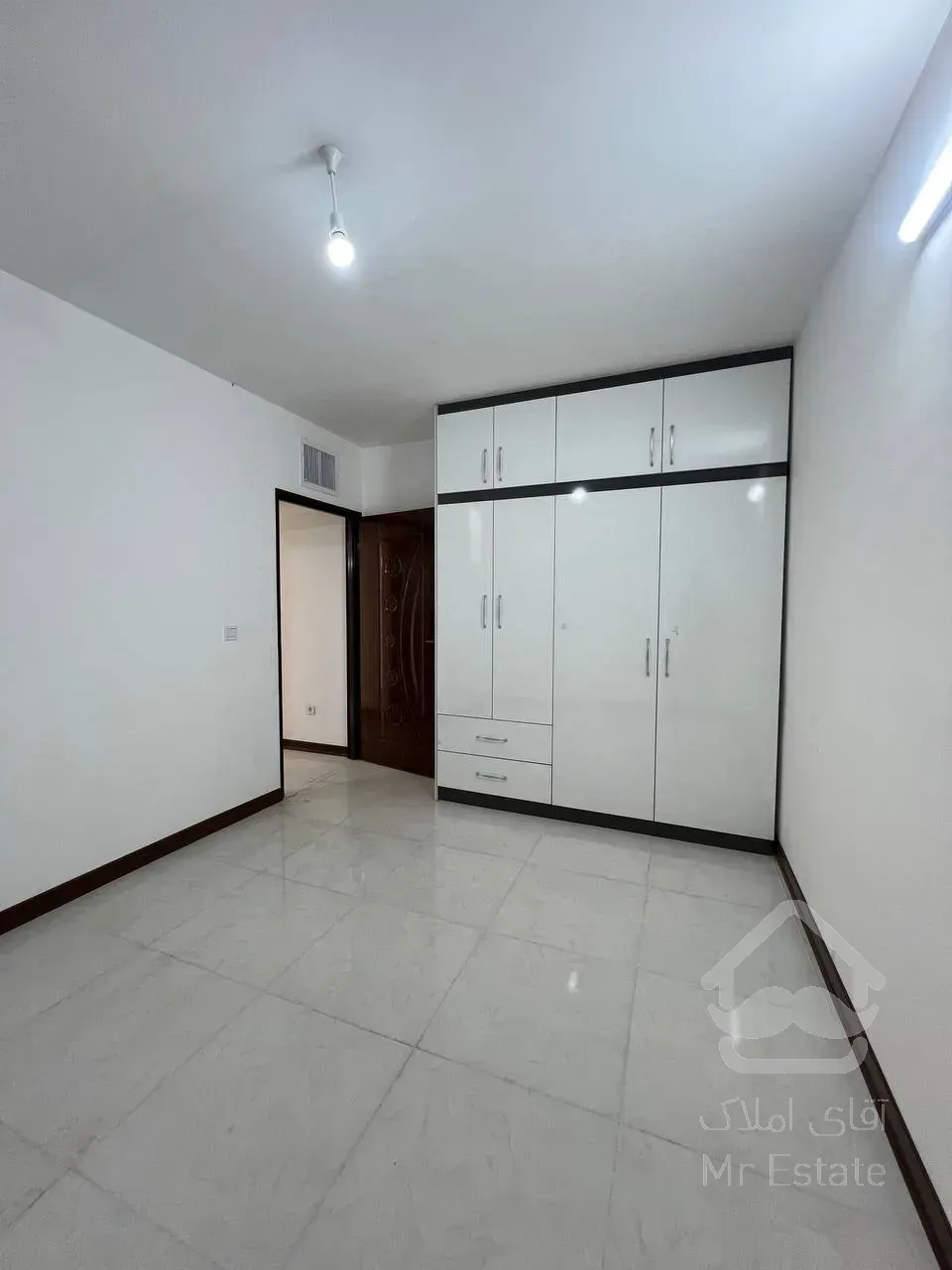 سه طبقه ویلایی