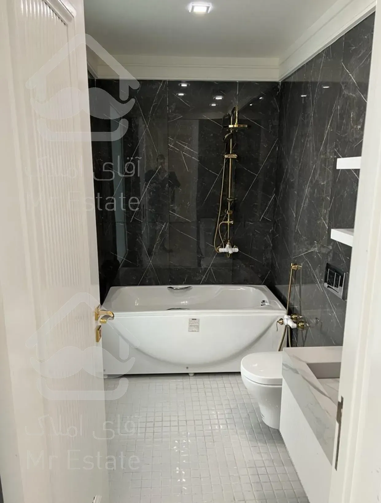 240متر آپارتمان مدرن در فرمانیه