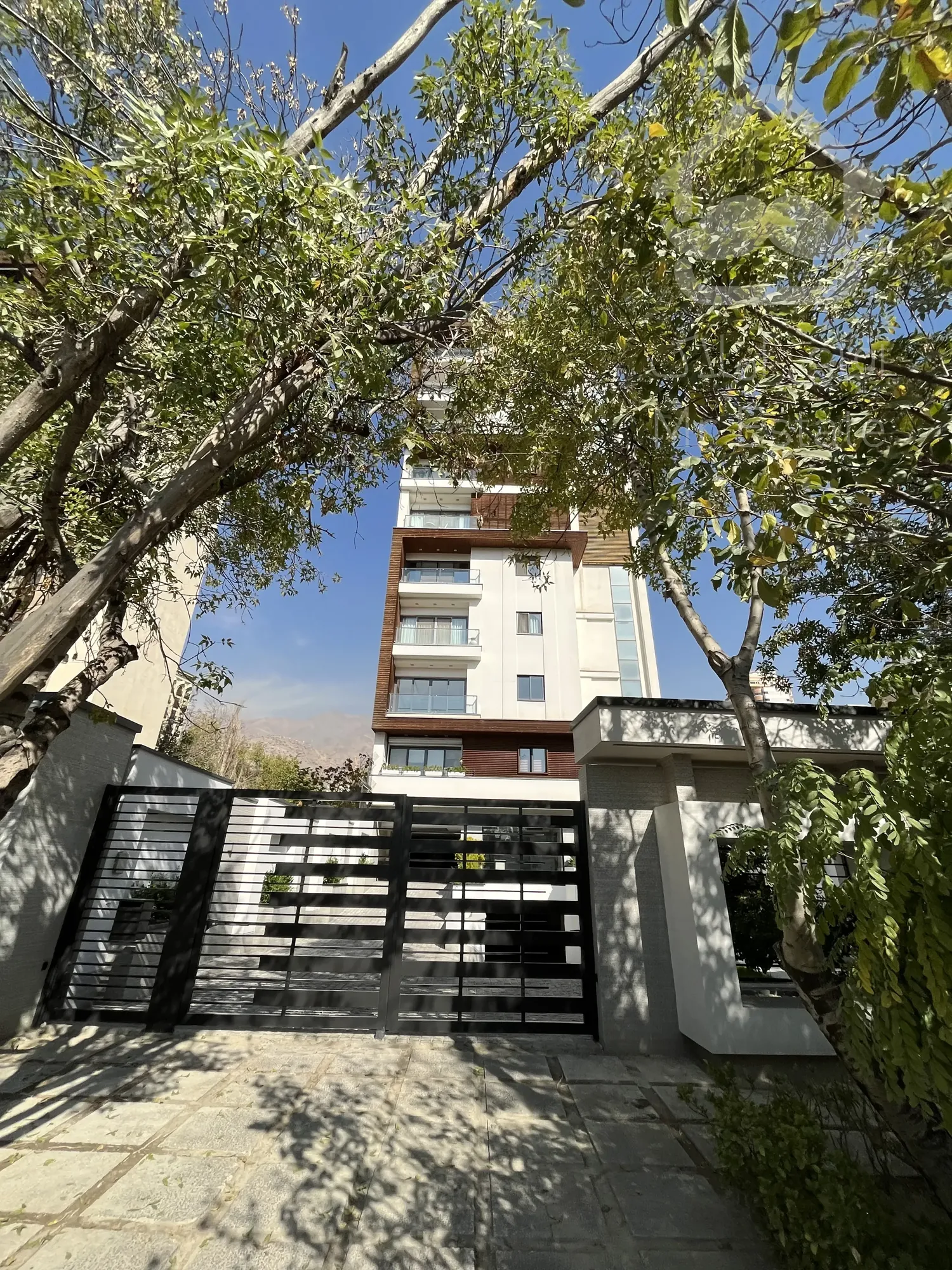 نیاوران ۲۲۰متر ۳پارکینگ سندی