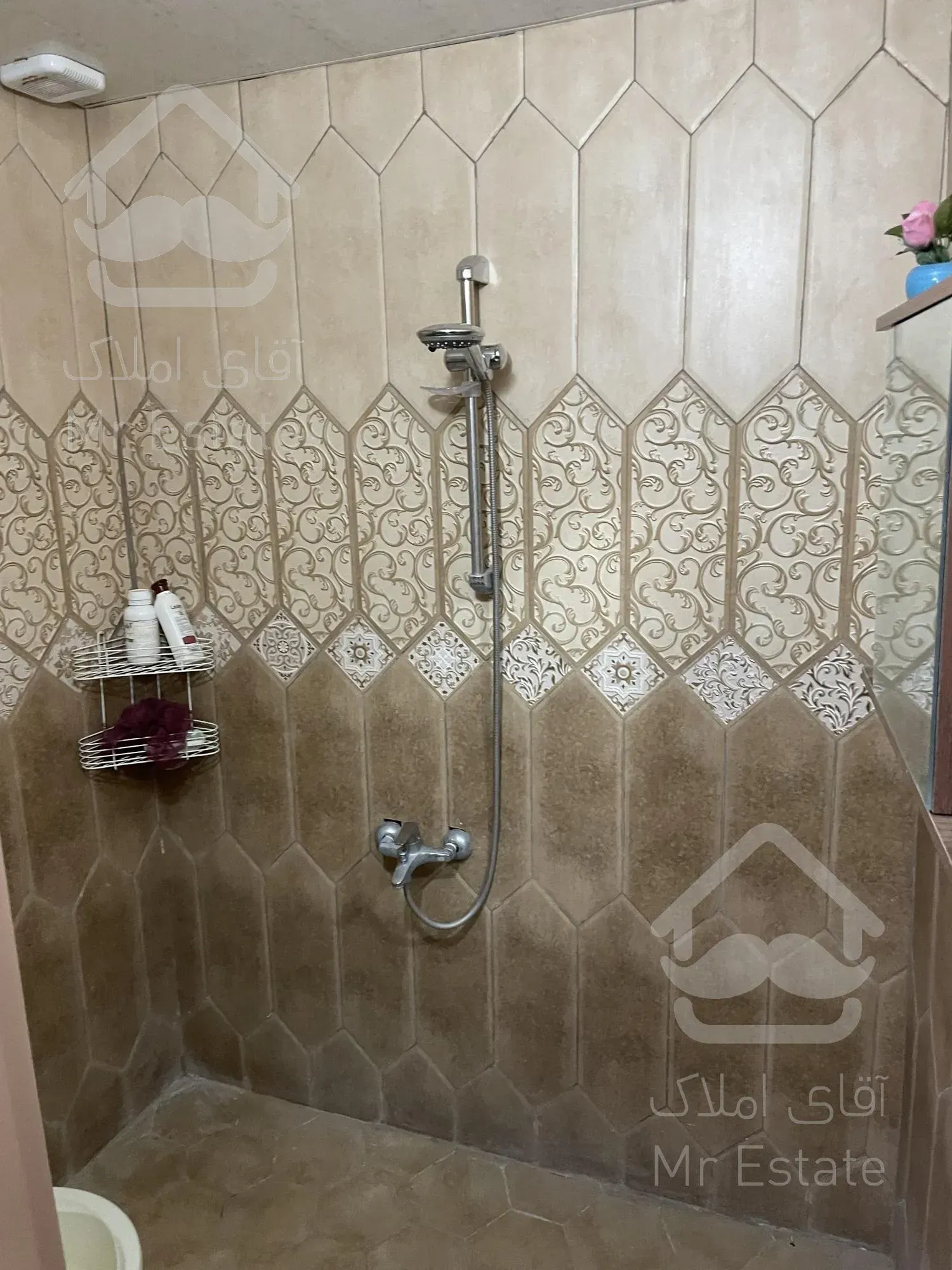 ۱۳۰ متر بنا ۱۲۰۰ متر زمین