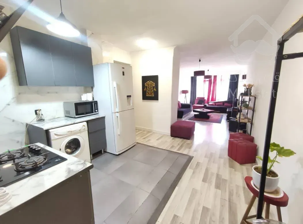 اپارتمان ۹۰ متری  موقعیت اداری  خیابان  ولیعصر