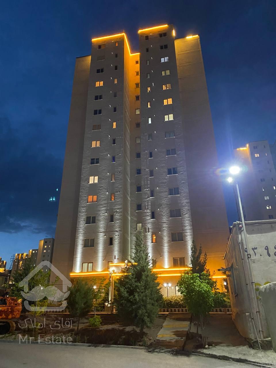برج ۱۴ طبقه ای ۲ خوابه + تراس + انباری شرق تهران