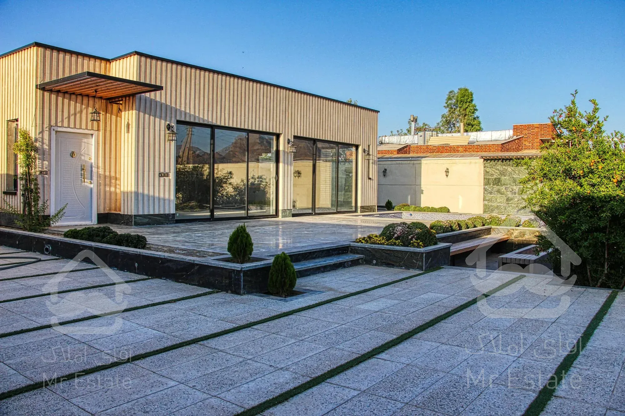 باغ در کبوتر آباد