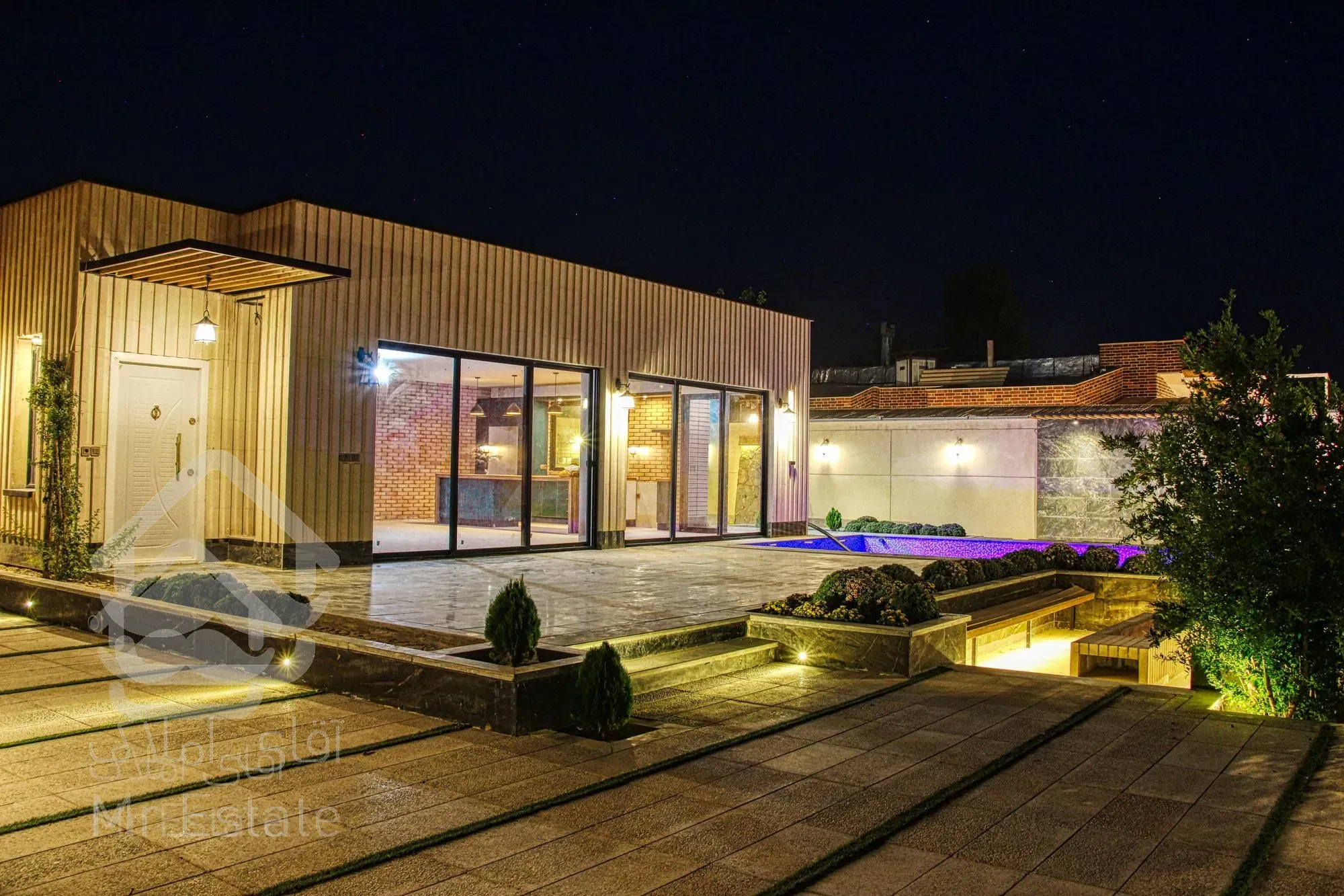 باغ در کبوتر آباد