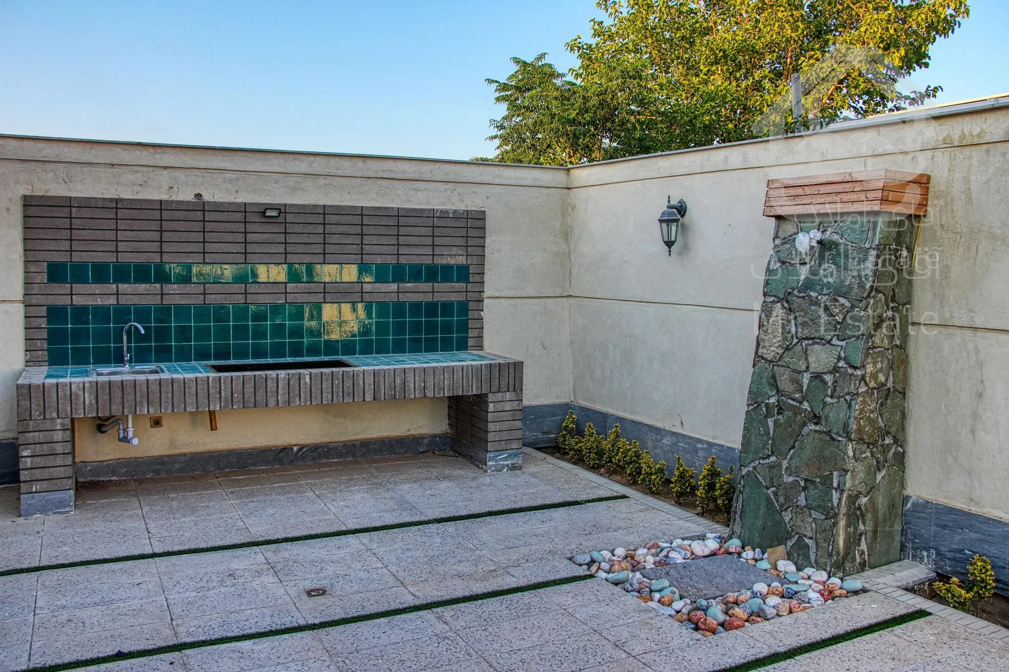 باغ در کبوتر آباد