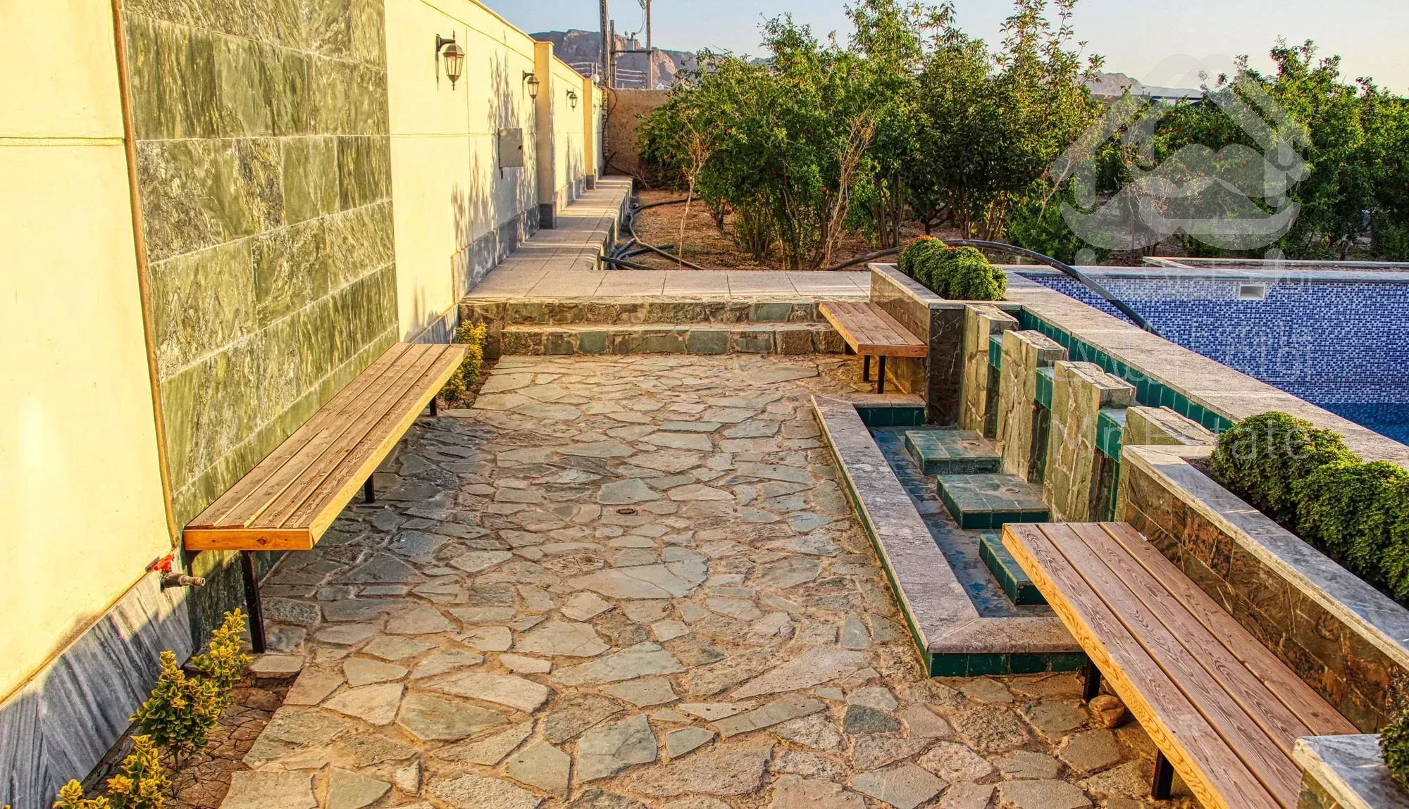 باغ در کبوتر آباد