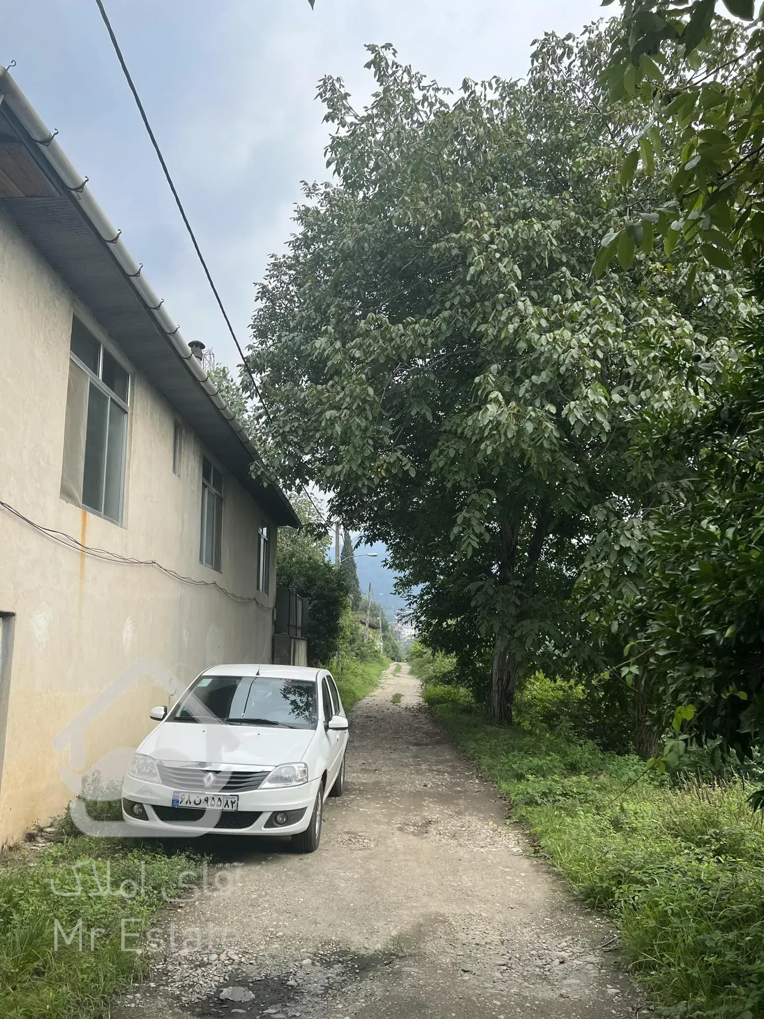 خانه ویلایی در مرکز شهر شیرگاه