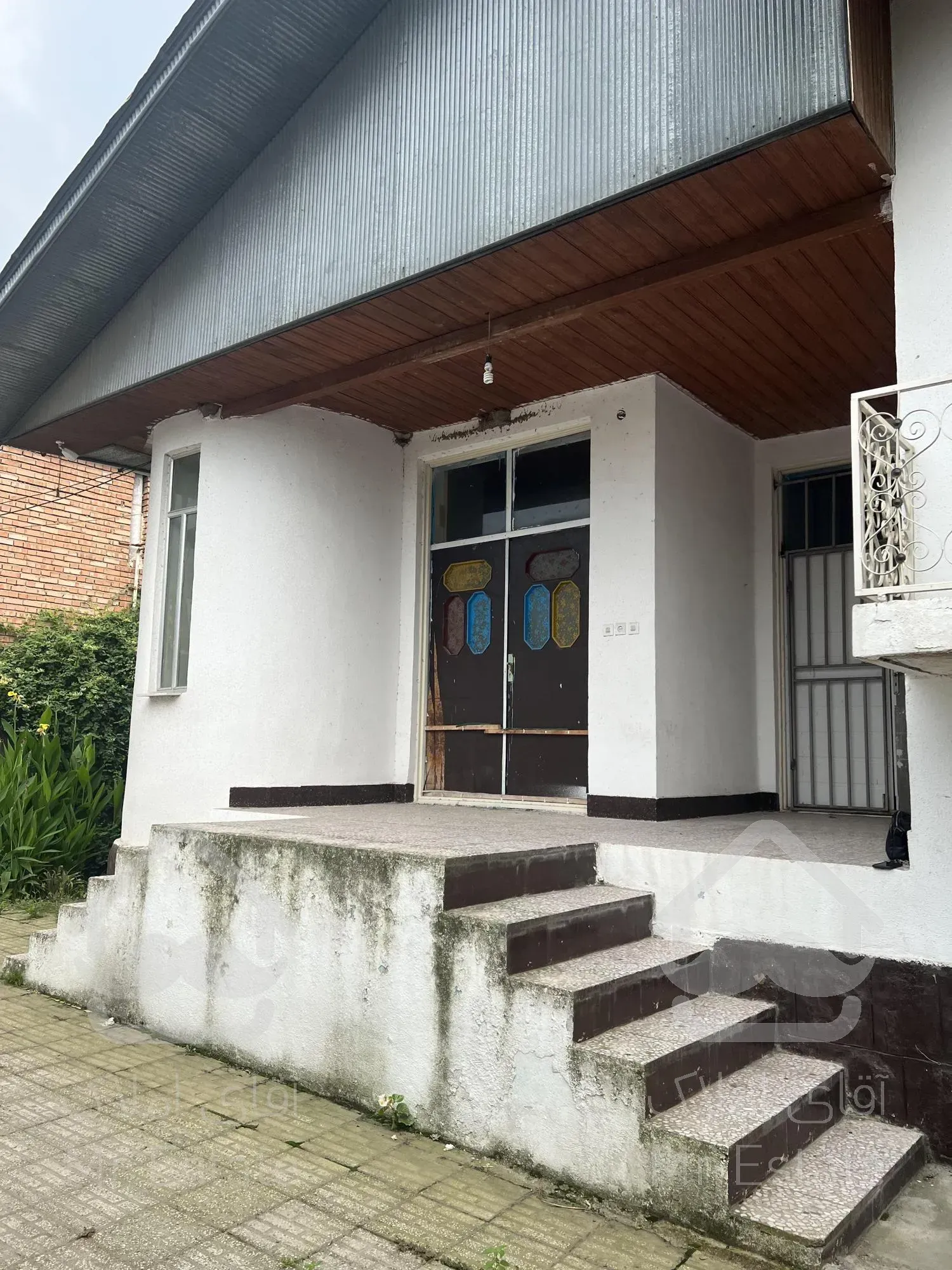 خانه ویلایی در مرکز شهر شیرگاه