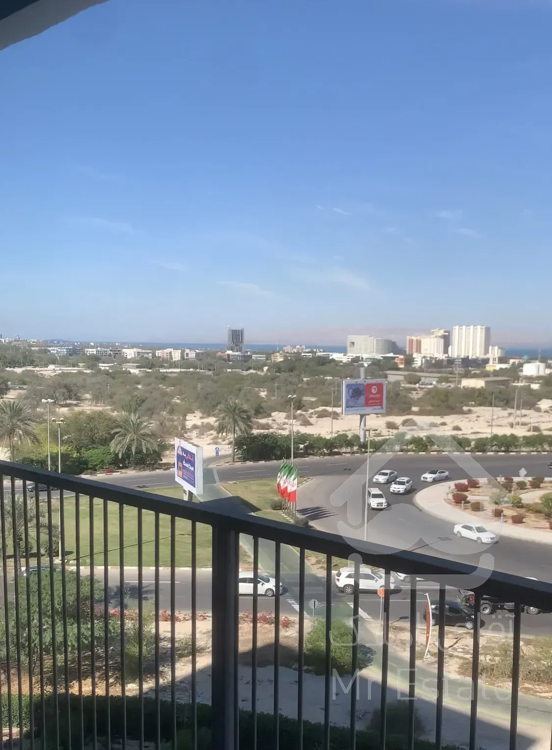 فروش برج فروردین دوخواب ۱۲۲متری باتراس سراسری رایگان