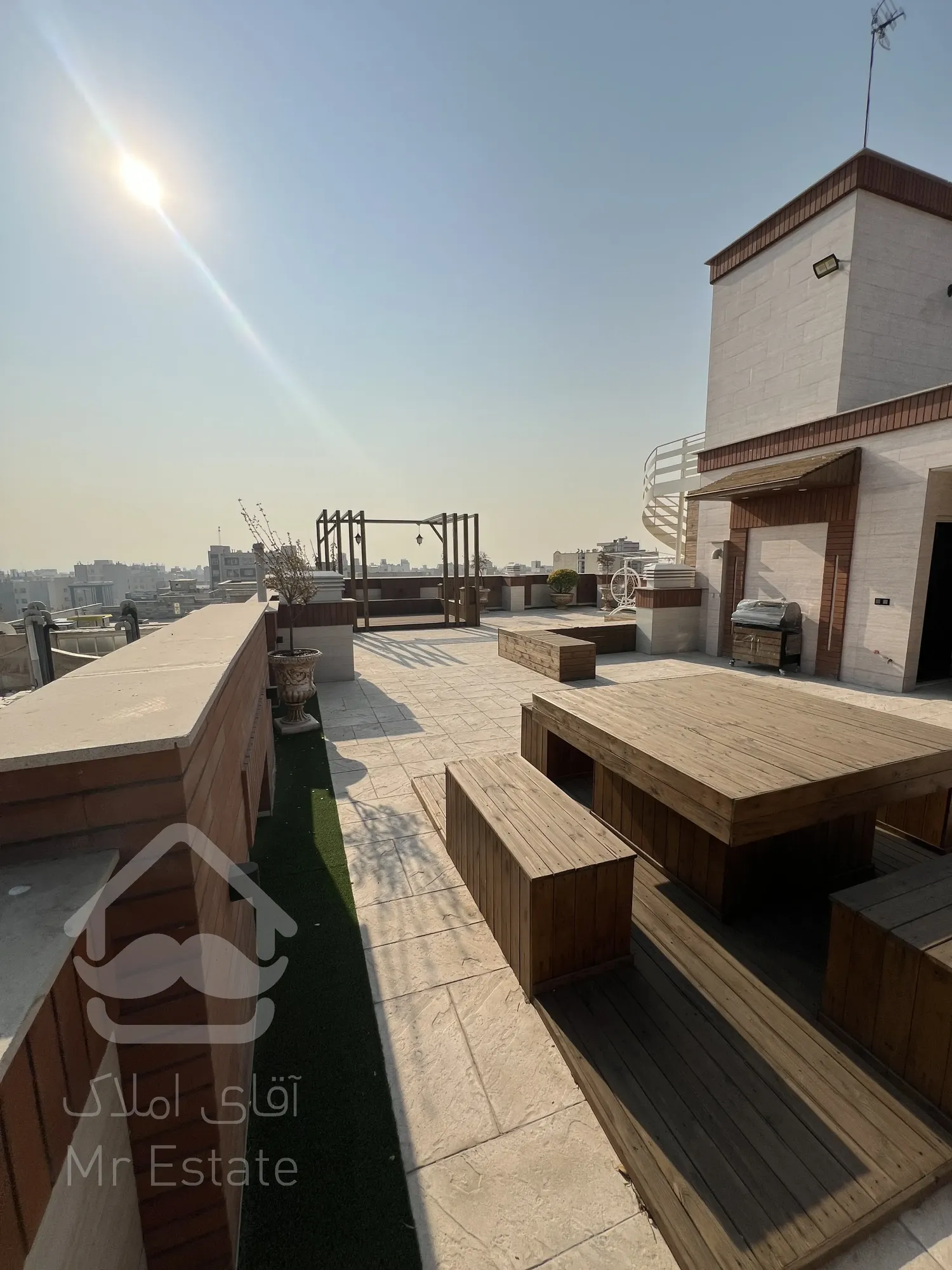 آپارتمان فول امکانات نوساز تاپ لوکیشن نیروهوایی