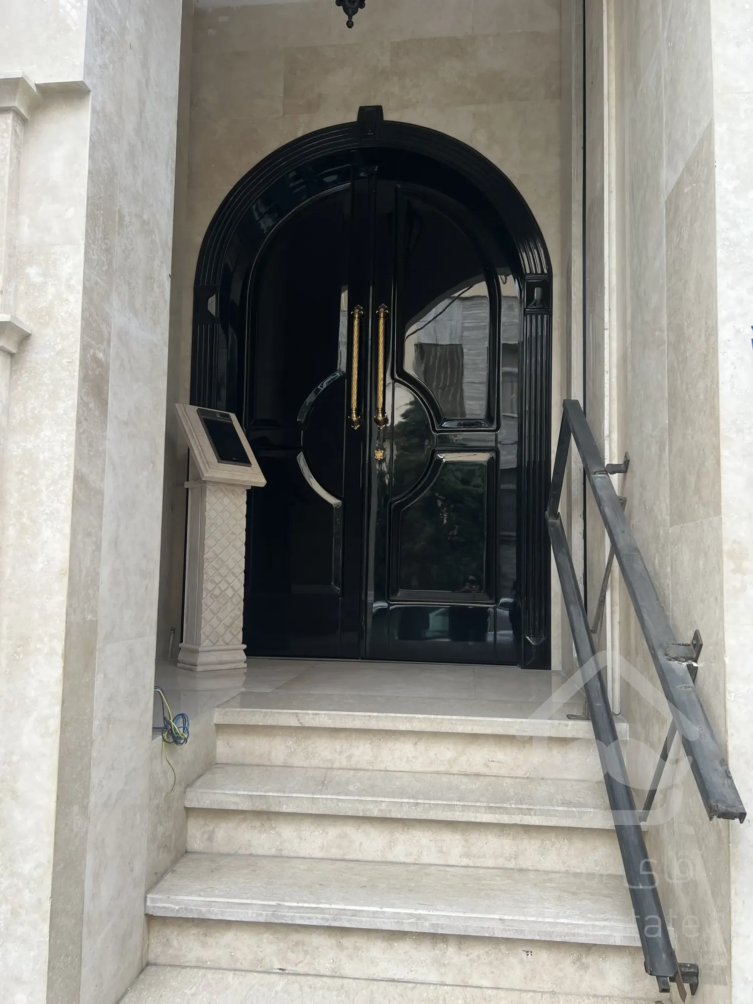 فروش ۵ واحد مسکونی ۲ واحد تجاری یکجا