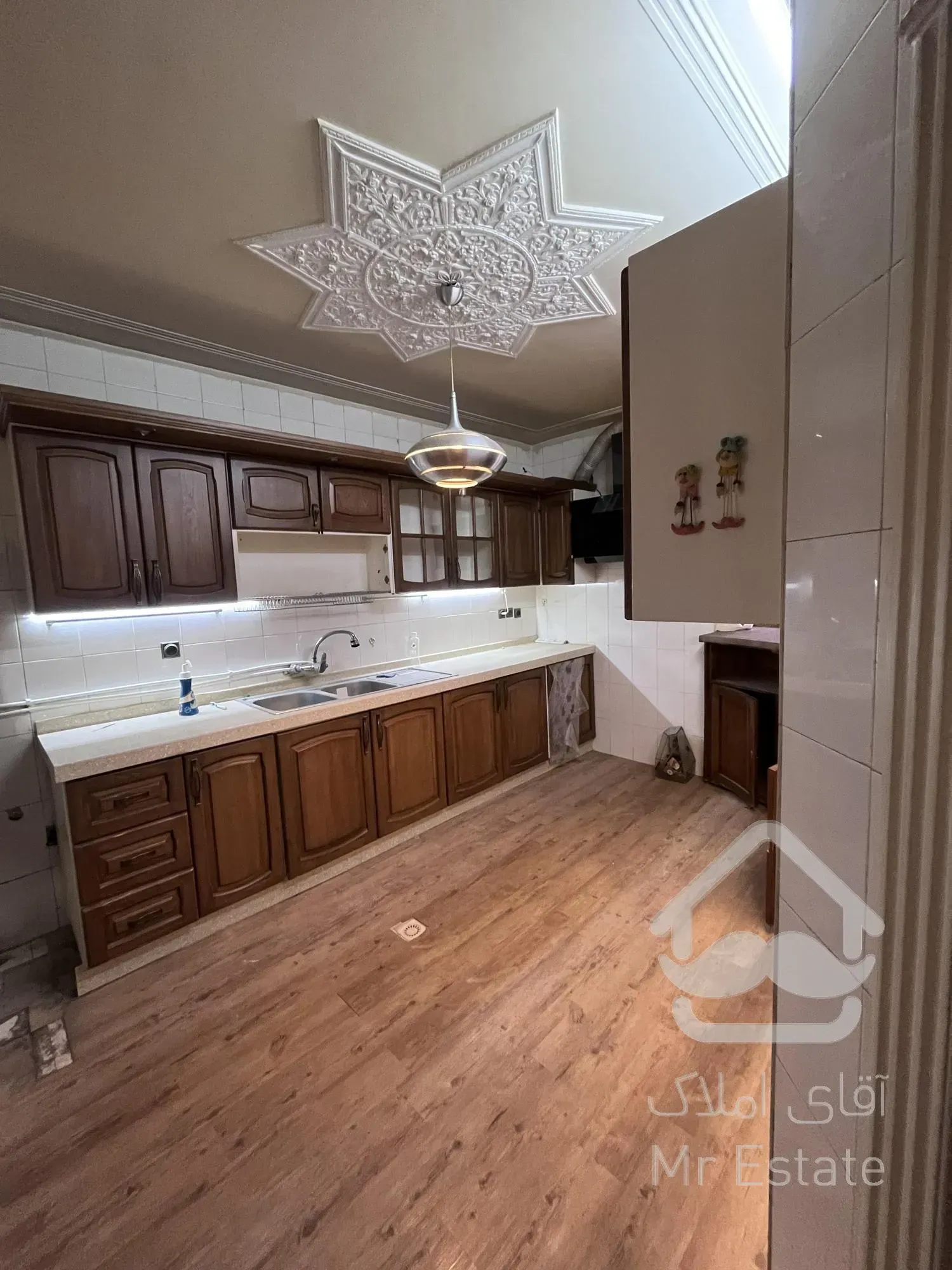 رهن اجاره اپارتمان۱۴۰متری دوخواب قدوسی غربی شیراز