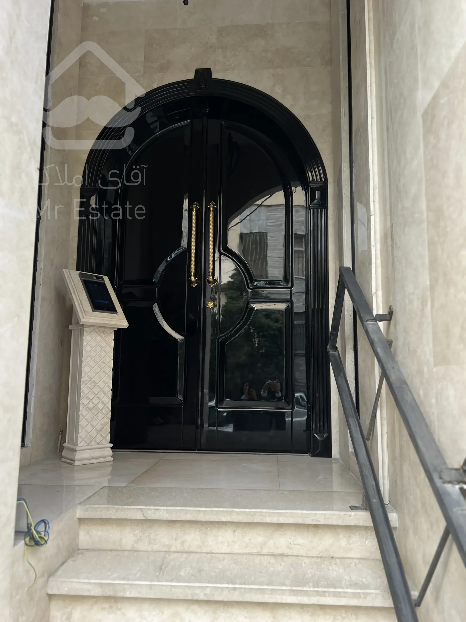 فروش یکجا اپارتمان مسکونی ۵ واحدی و ۲ باب مغازه یکجا