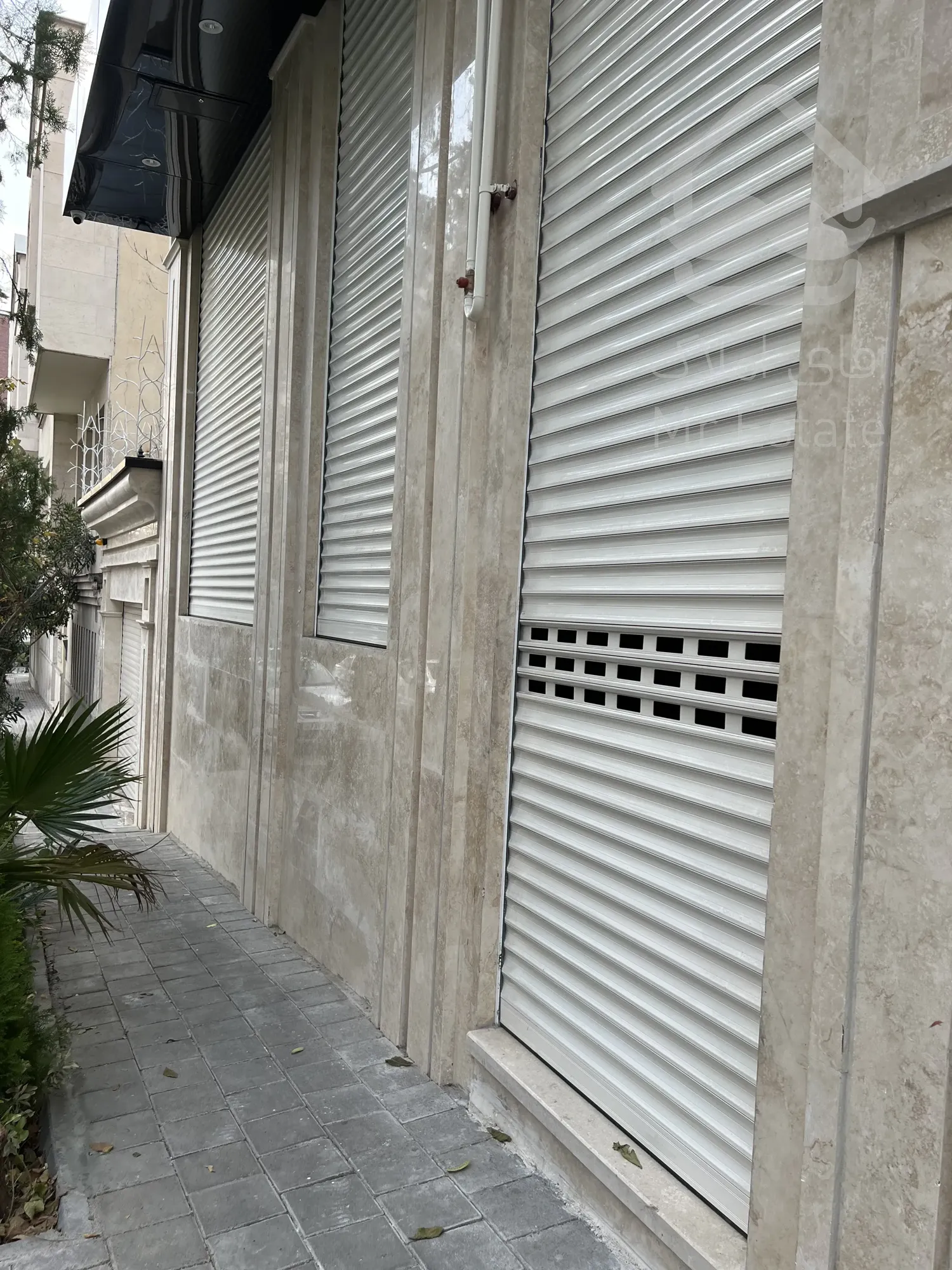 فروش یکجا اپارتمان مسکونی ۵ واحدی و ۲ باب مغازه یکجا