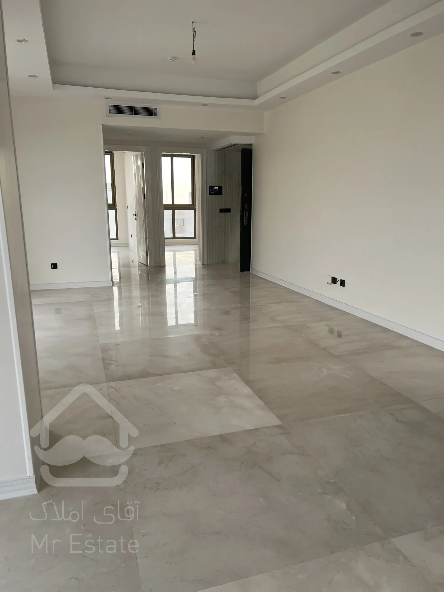 اپارتمان ۶۳۰ متری با ۵ واحد مسکونی و ۲ باب مغازه