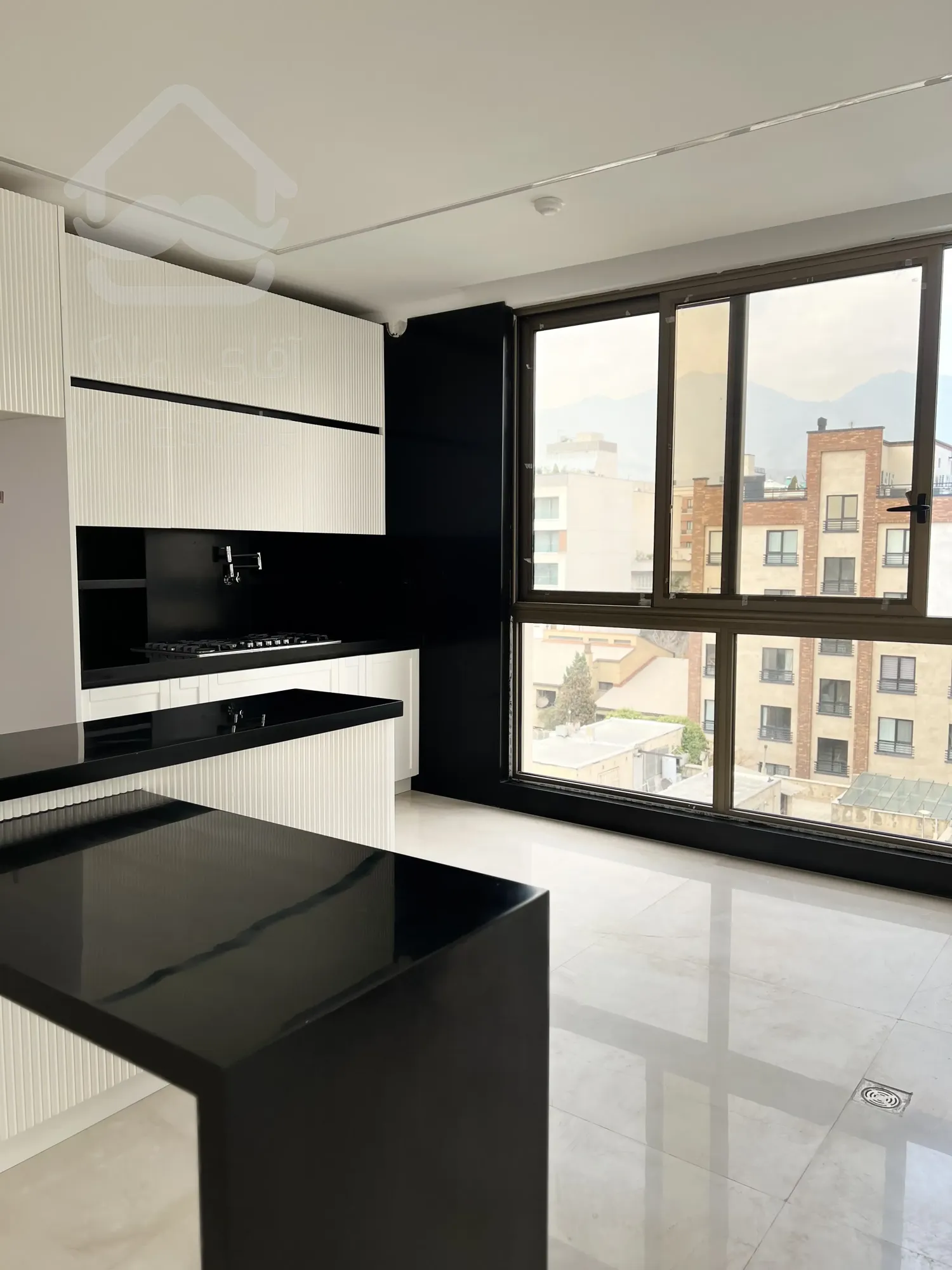 فروش یکجا اپارتمان مسکونی ۵ واحدی و ۲ باب مغازه در سئول